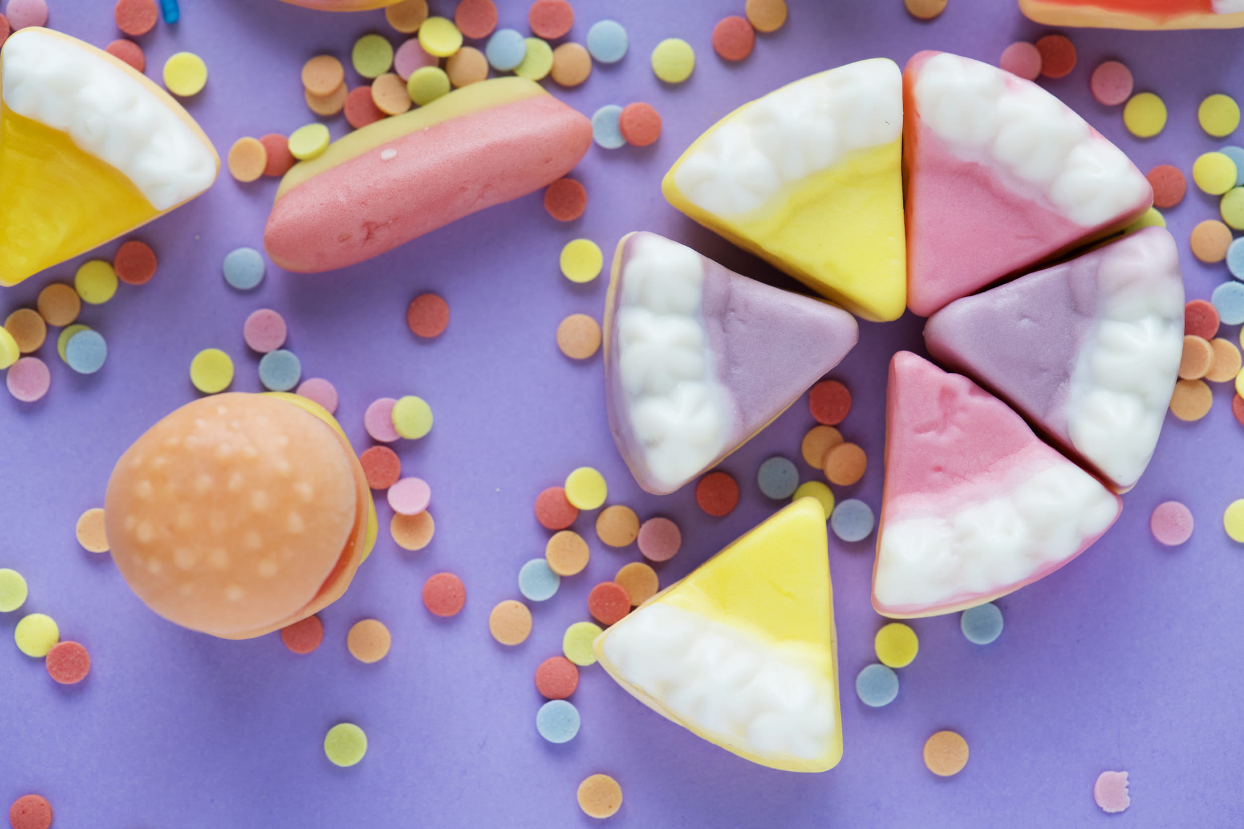 cake, variation, delicious, temptation, still life, sweets, flavors, table, burger, variety, candies, sweet, tasty, polka dot, macaroon, yummy, food, colorful, HD Wallpaper