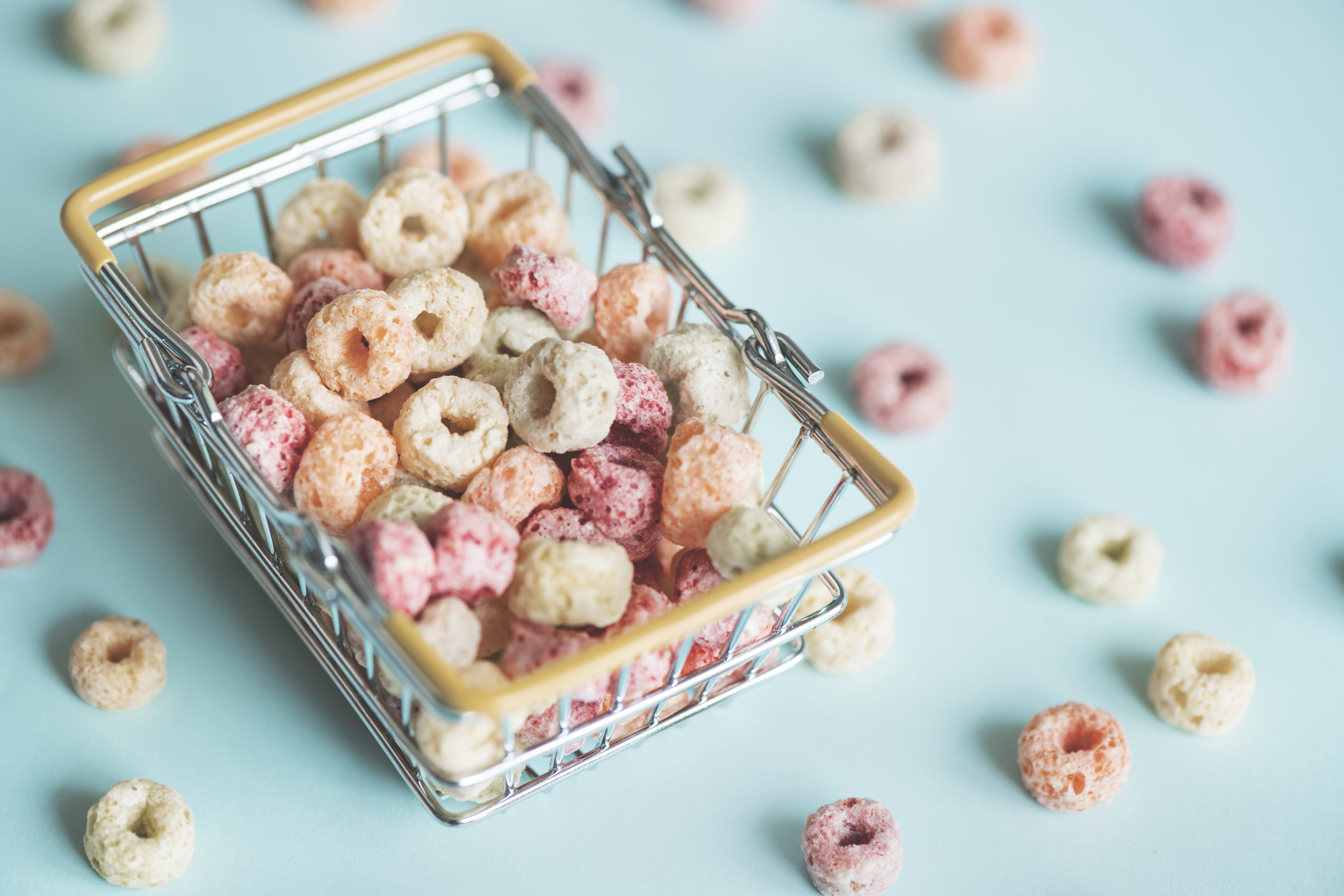 indoors, focus on foreground, small, snack, food, indulgence, sweet food, cereal, shopping basket, yummy, edible, 4K, close-up, temptation, freshness, HD Wallpaper