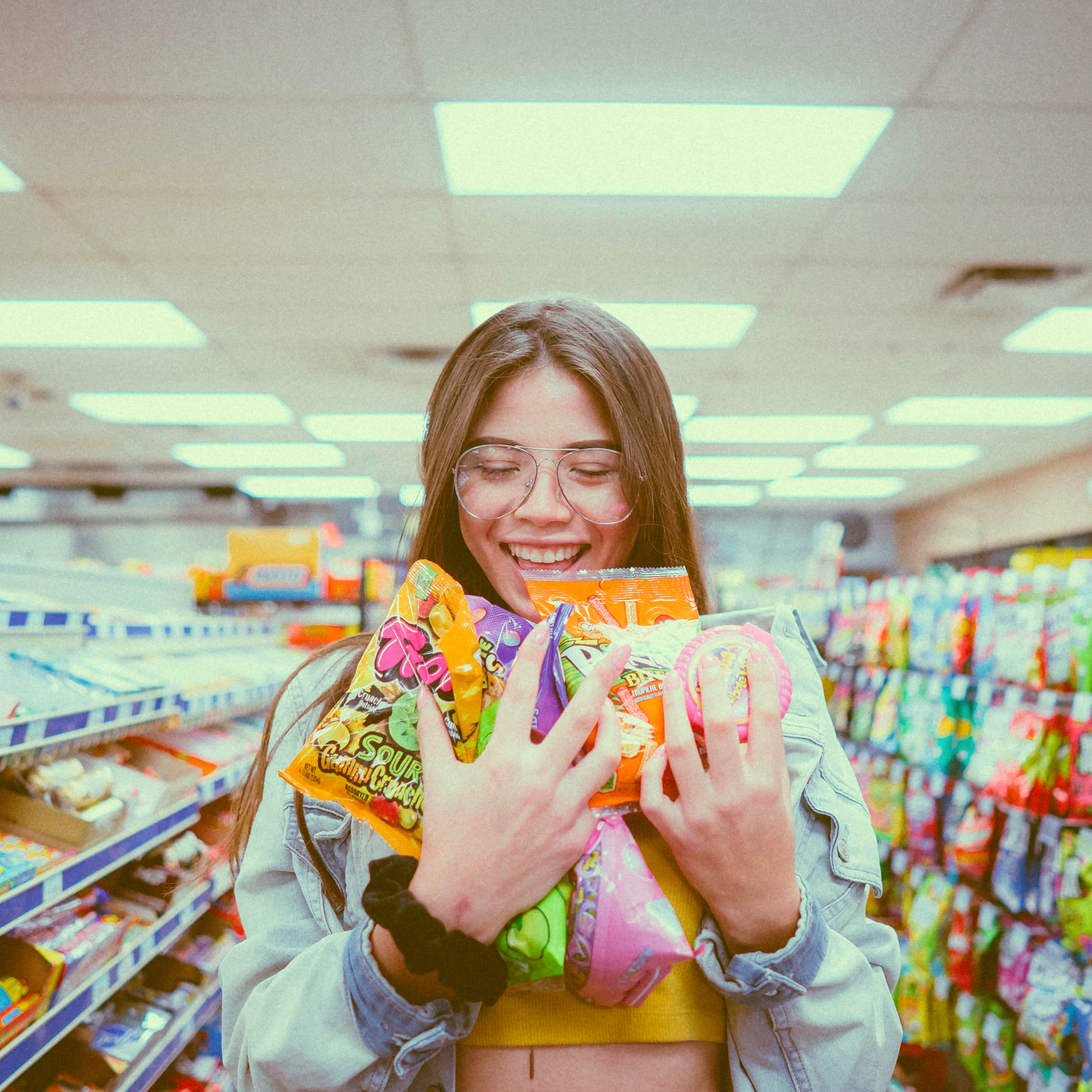 indoors, gum, 4K, happiness, hair, shopping, front view, store, grocery, holding, portrait, emotion, hairstyle, pack, food, woman, retail, one person, Phone HD Wallpaper