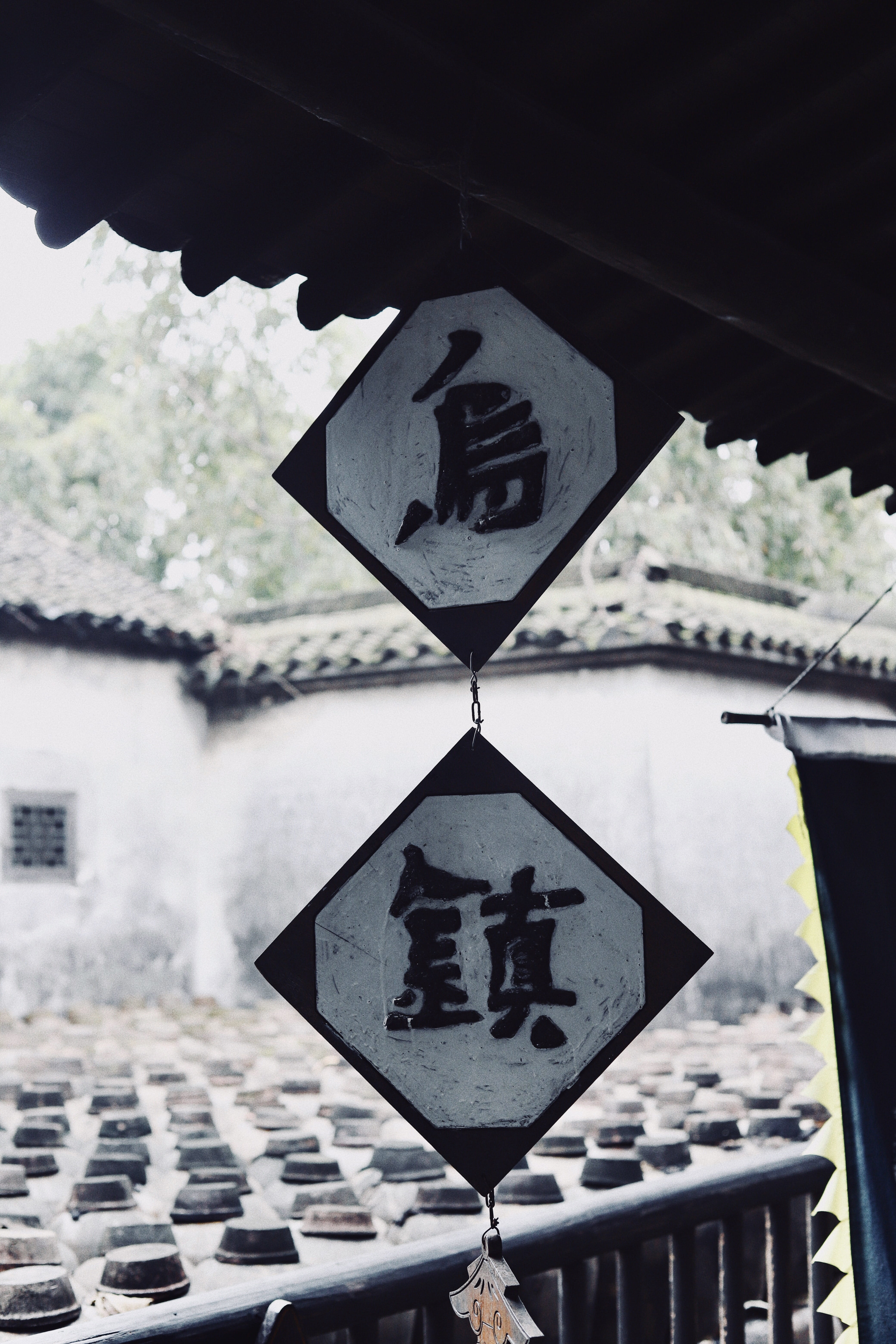 trademark, black, focus on foreground, non-western script, wall, canopy, metal, 5K, sidewalk, day, communication, seagull, symbol, script, no people, animal, Phone HD Wallpaper