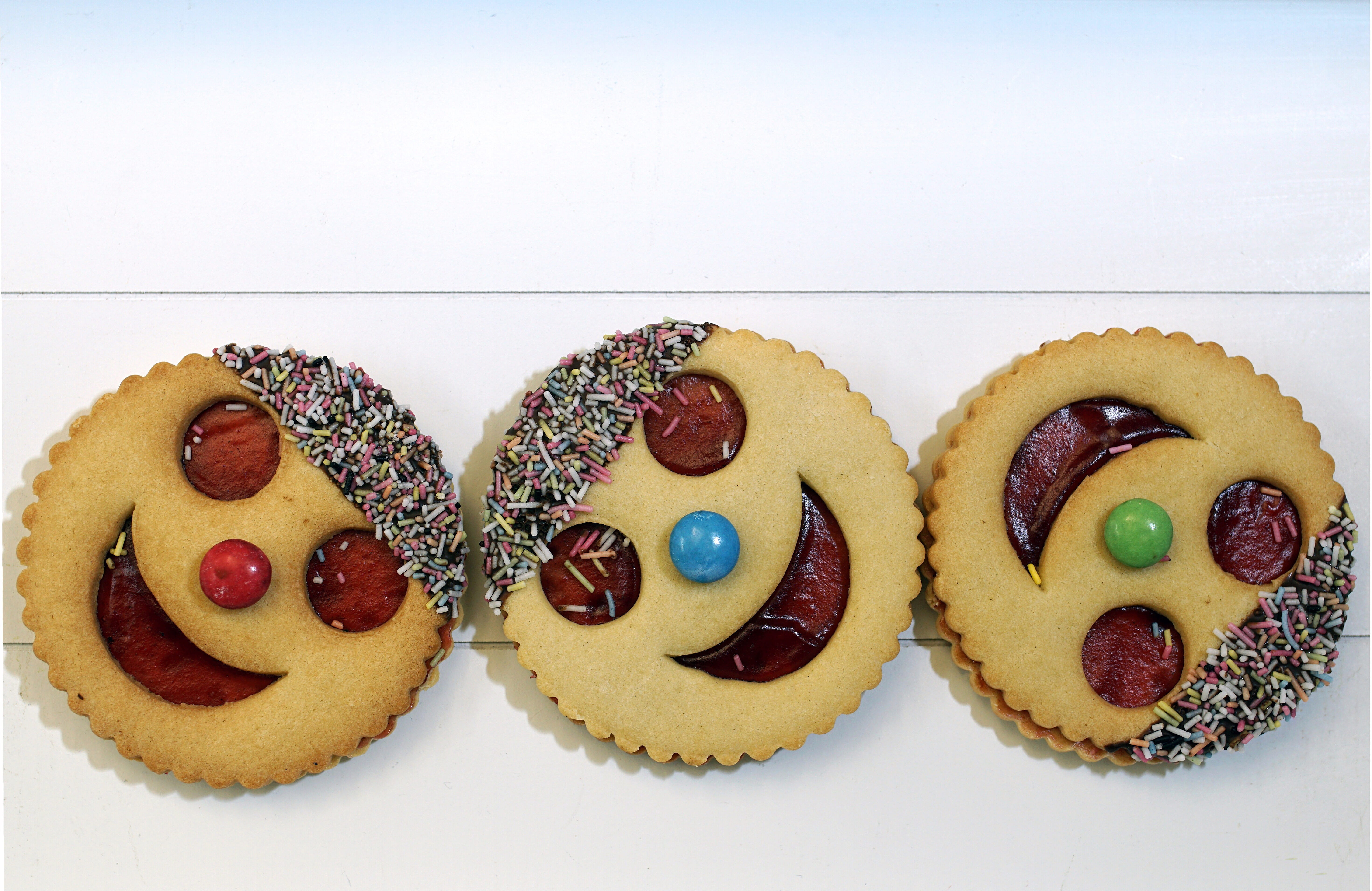 tasty, pastry art, benefit from, indoors, laugh, bake, studio shot, food, card greeting, no people, three, birthday, colorful, dessert, eat, food and drink, HD Wallpaper