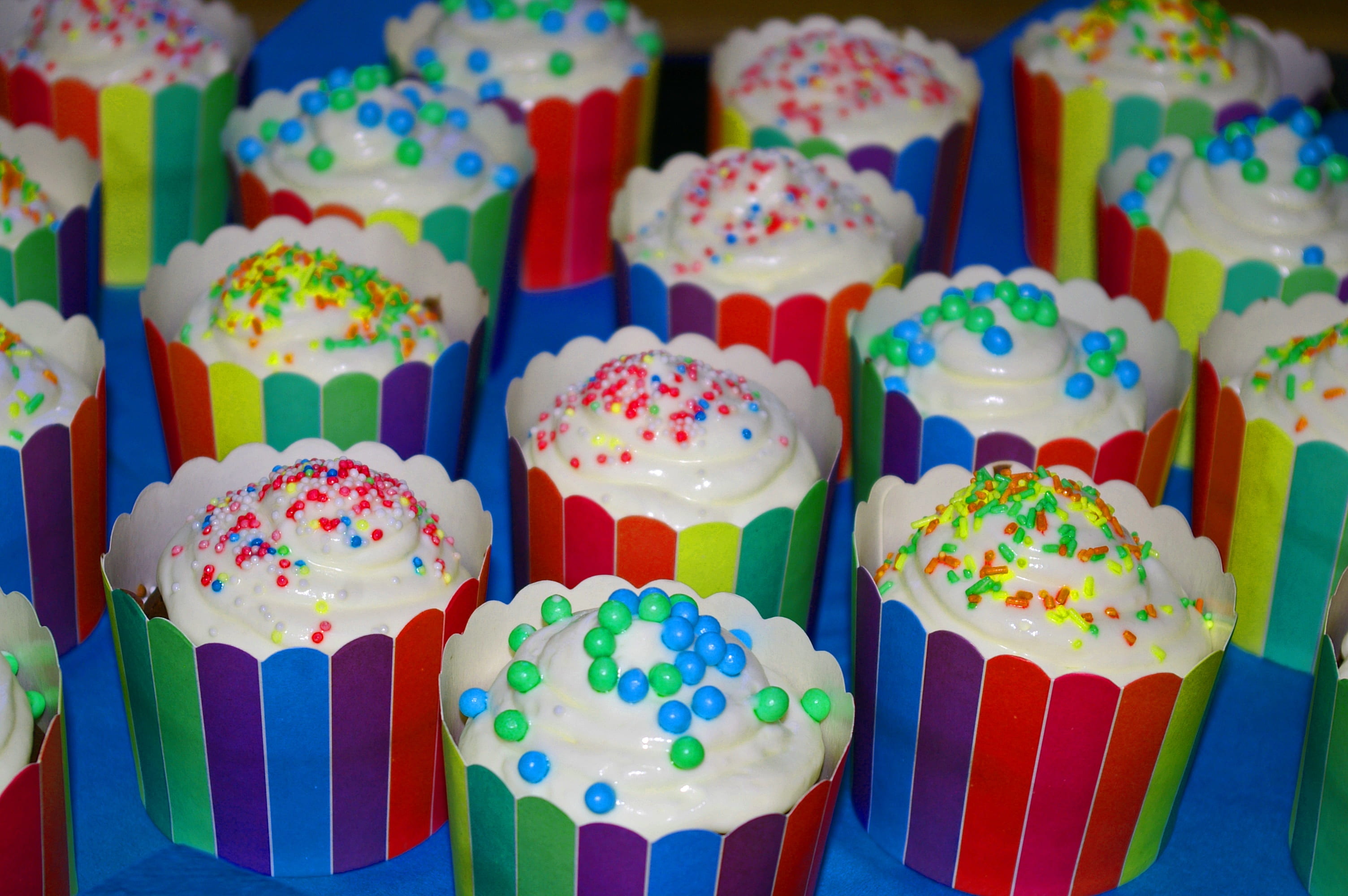 cupcake, calories, unhealthy eating, freshness, confectionery, sweet, tart, delicacy, 2K, pastries, no people, food and drink, cupcakes, pearl edible, HD Wallpaper