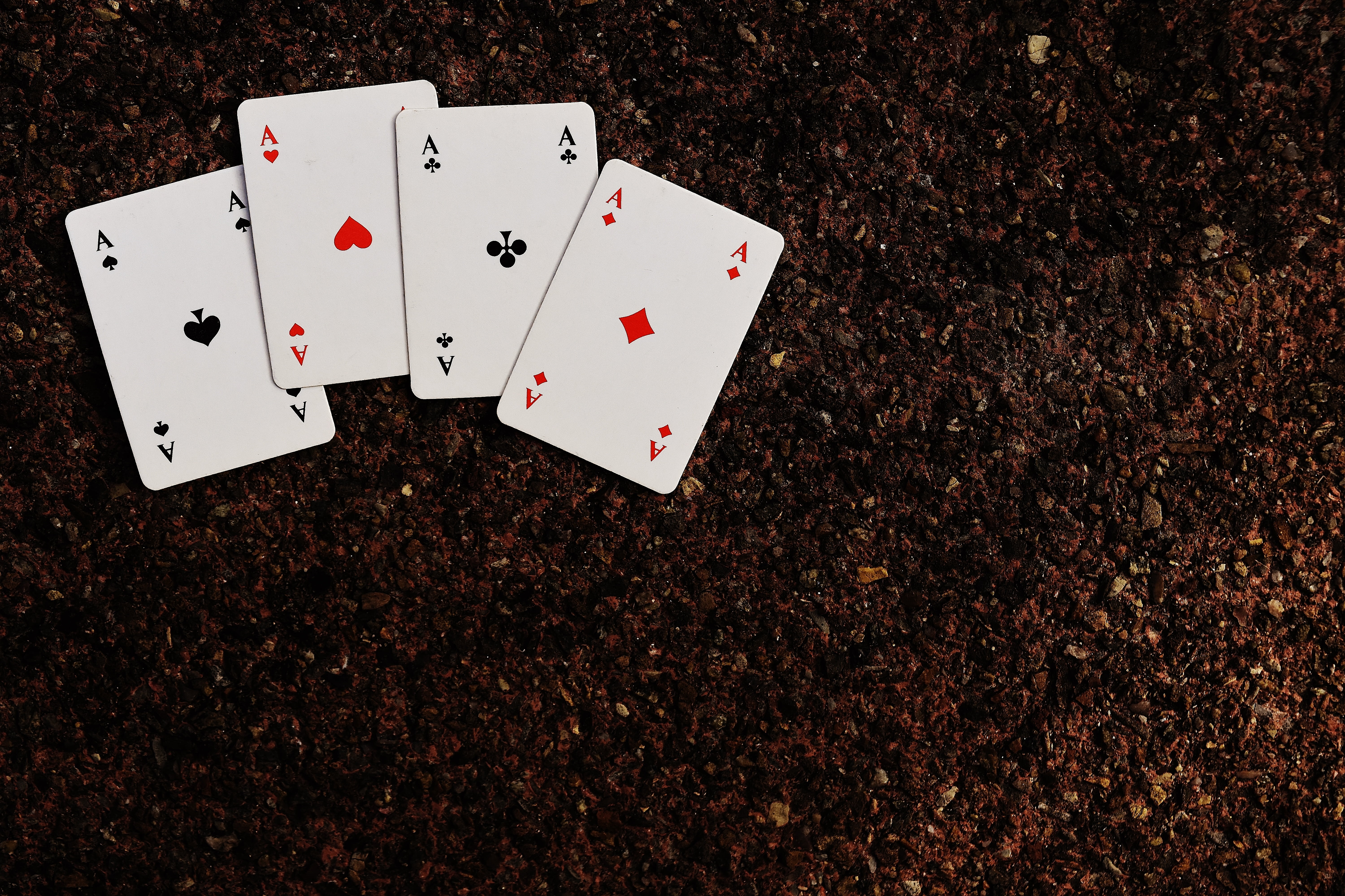 relaxation, pik, win, surface, leisure games, heart, casino, four, no people, high angle view, luck, nightlife, soil, 5K, leisure activity, cards, gaming, HD Wallpaper