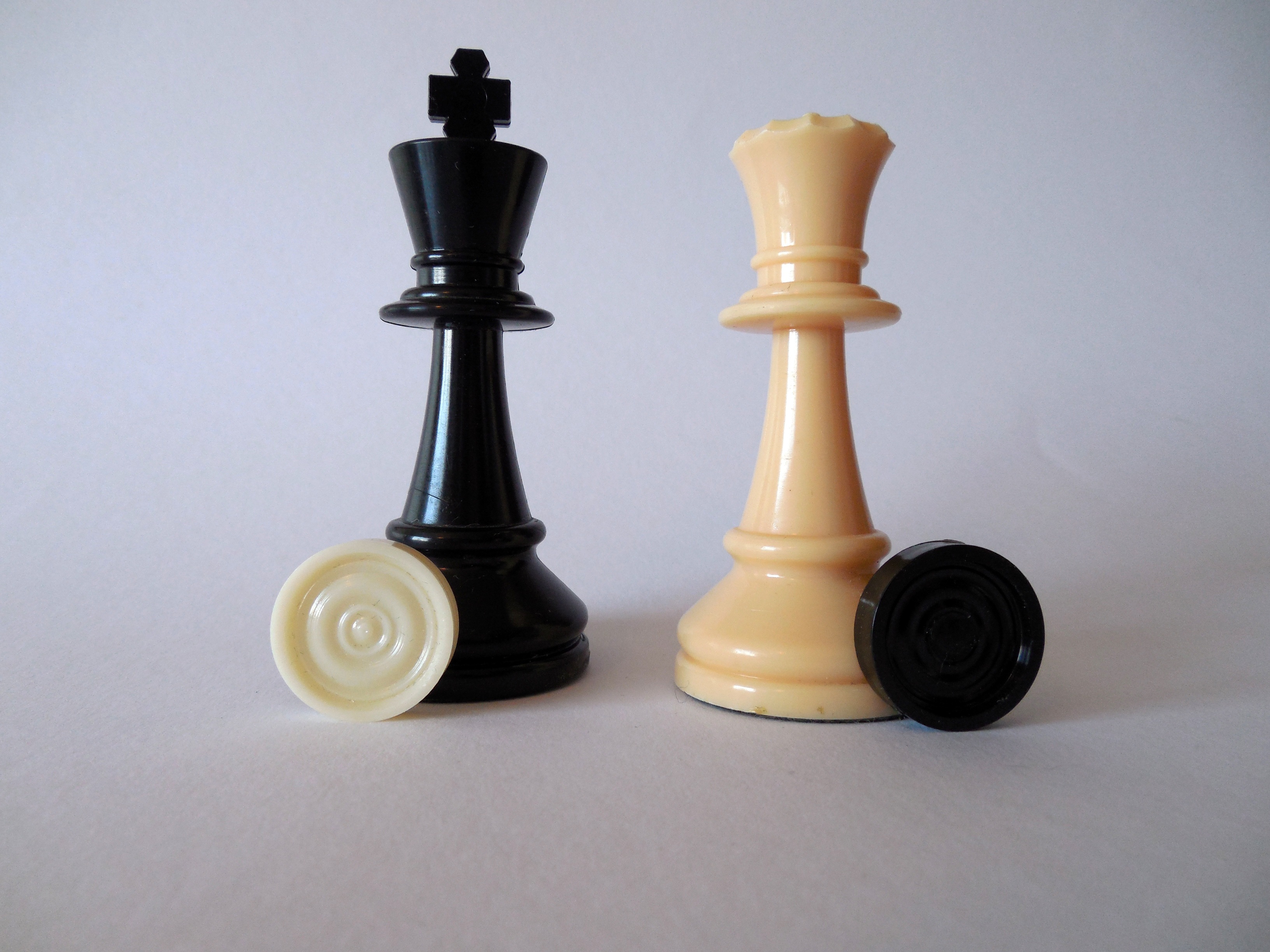 competition, group of objects, game, studio shot, table, strategy, relaxation, no people, figures, white, black, leisure games, lady, white color, two objects, HD Wallpaper