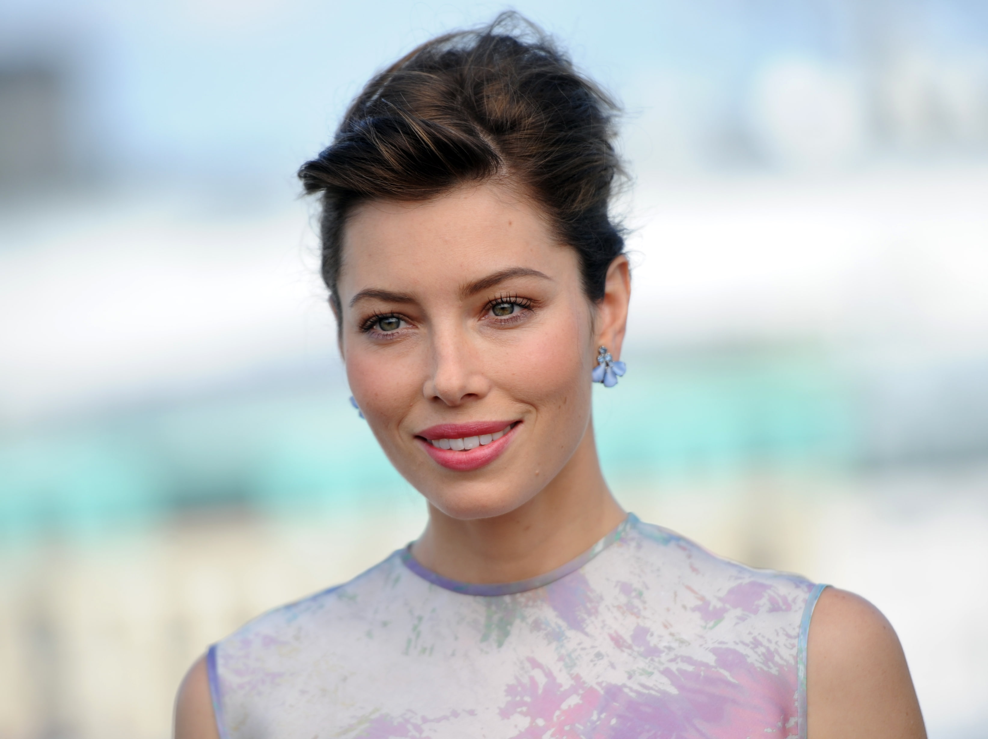 hairstyle, brunette, bokeh, Jessica Biel, 2K, actress, smile, makeup, HD Wallpaper