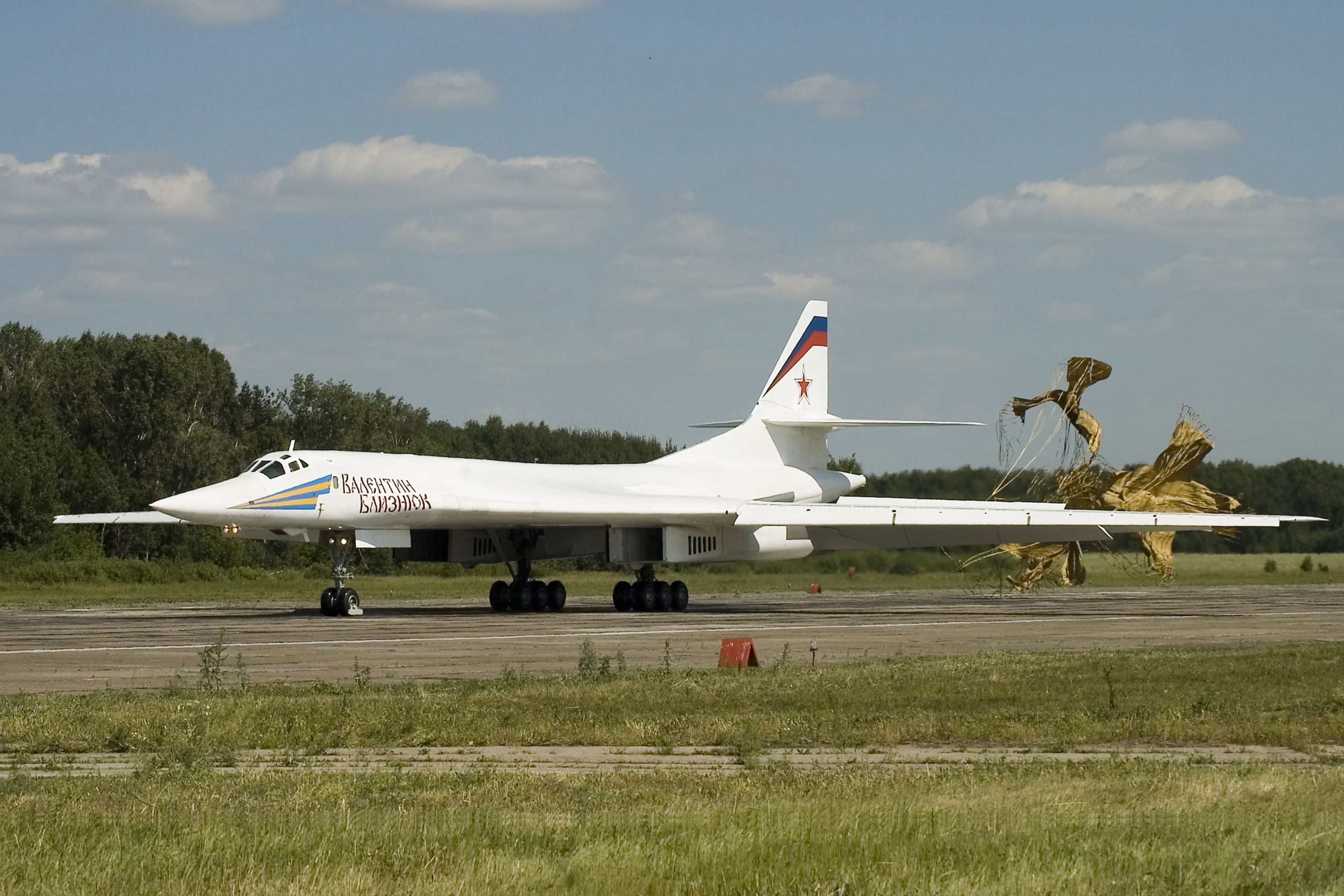 air vehicle, plane, sky, airport, mode of transportation, " White Swan", public transportation, airport runway, field, outdoors, architecture, airplane, HD Wallpaper