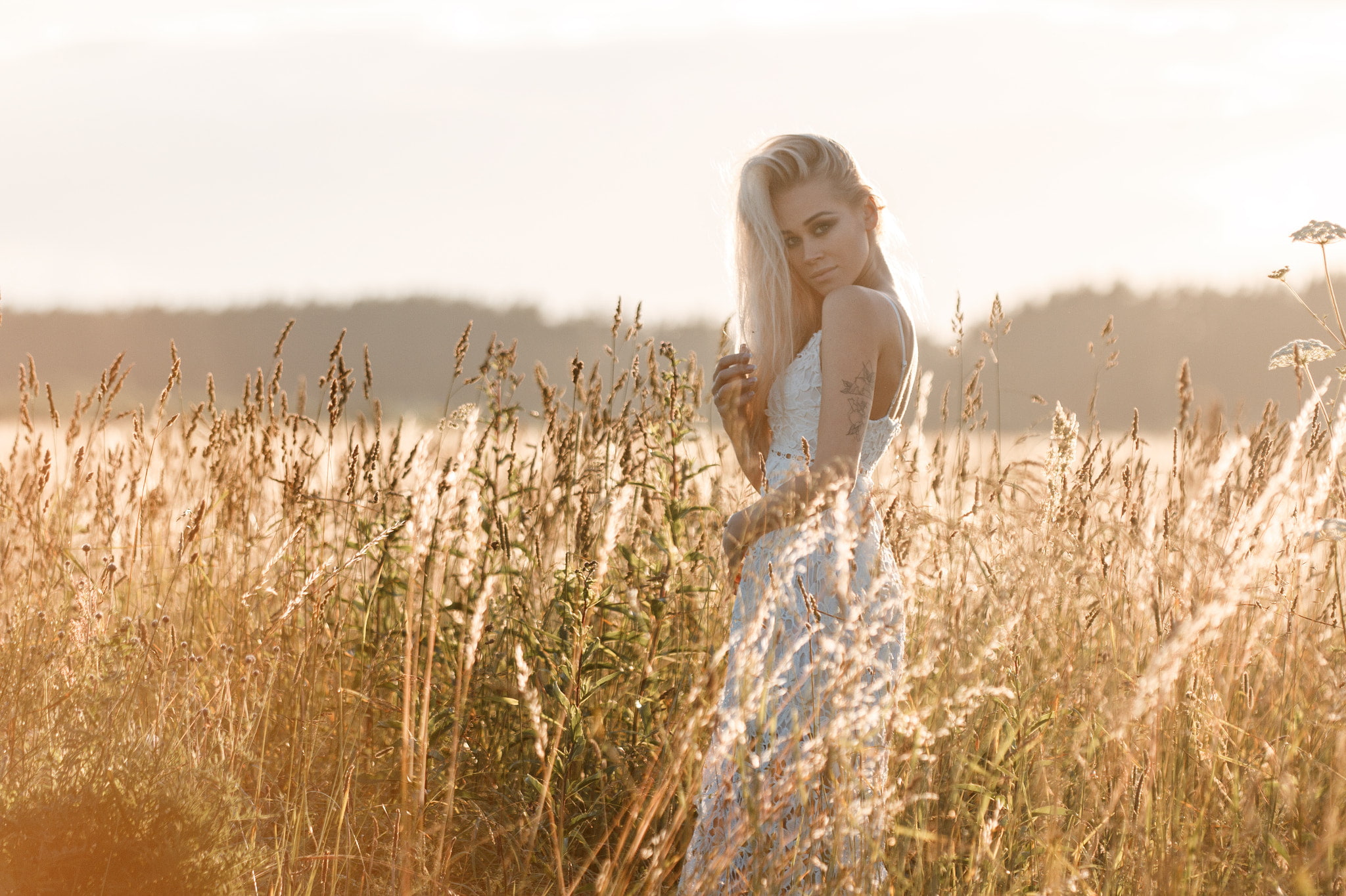 tattoo, fashion, human hair, 1080P, freedom, beautiful woman, land, beautiful people, blond hair, summer, blonde, one person, hair, women outdoors, plant, HD Wallpaper