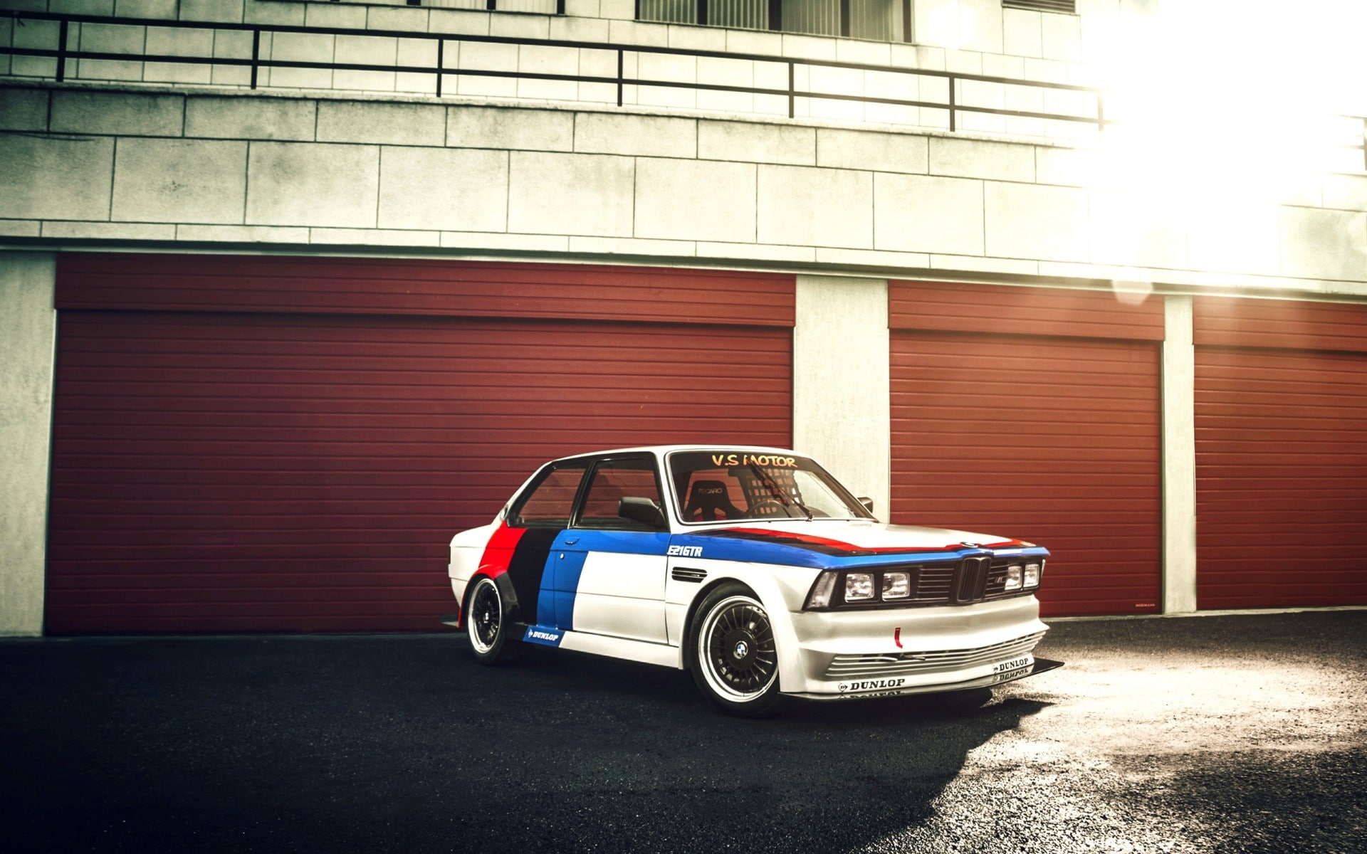 retro styled, transportation, mode of transportation, building exterior, stationary, car, motor vehicle, BMW, e21, vintage car, architecture, garage, city, HD Wallpaper