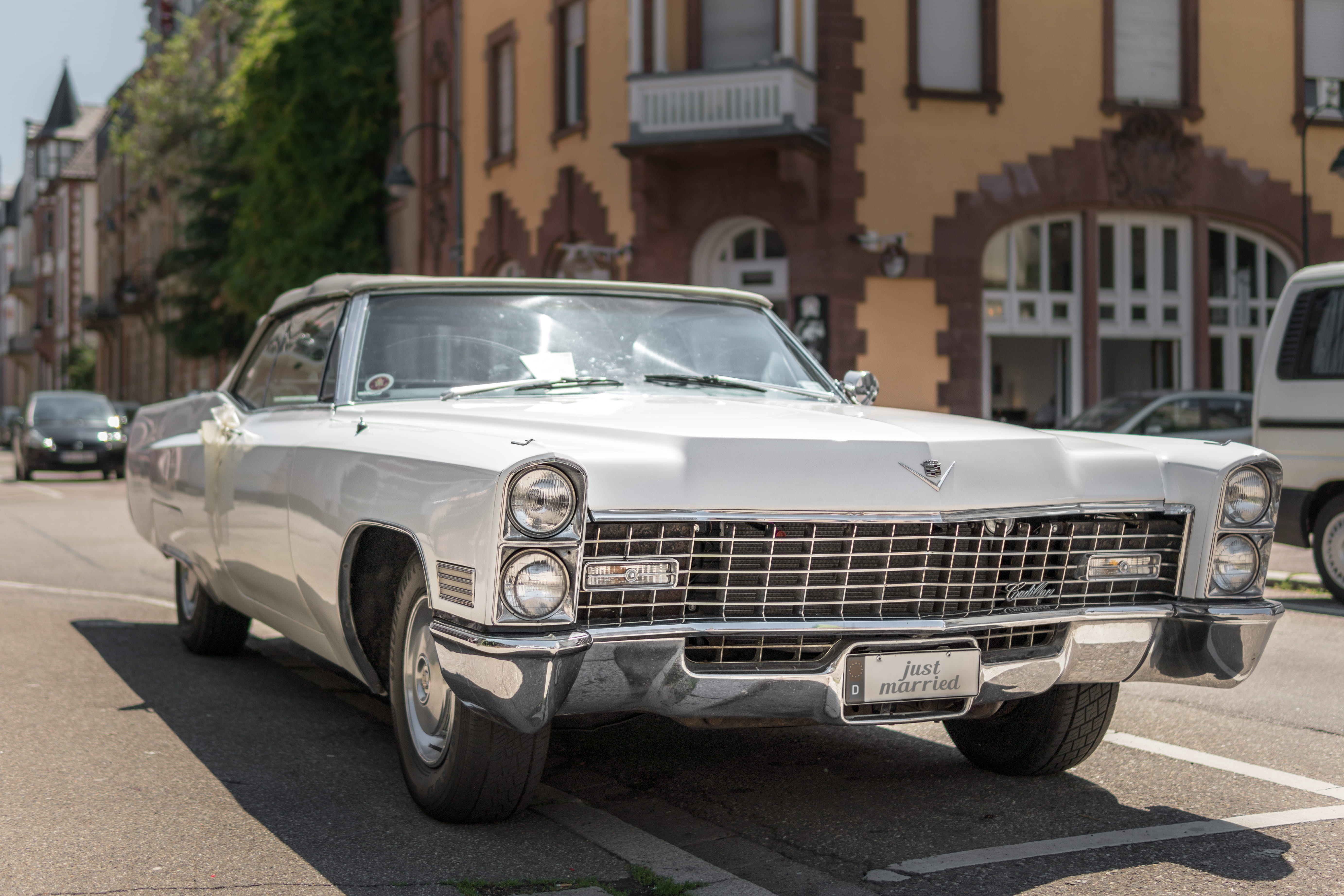 street, vehicle, built structure, transportation, headlight, motor vehicle, classic, headlights, white, retro styled, mode of transportation, silver colored, HD Wallpaper