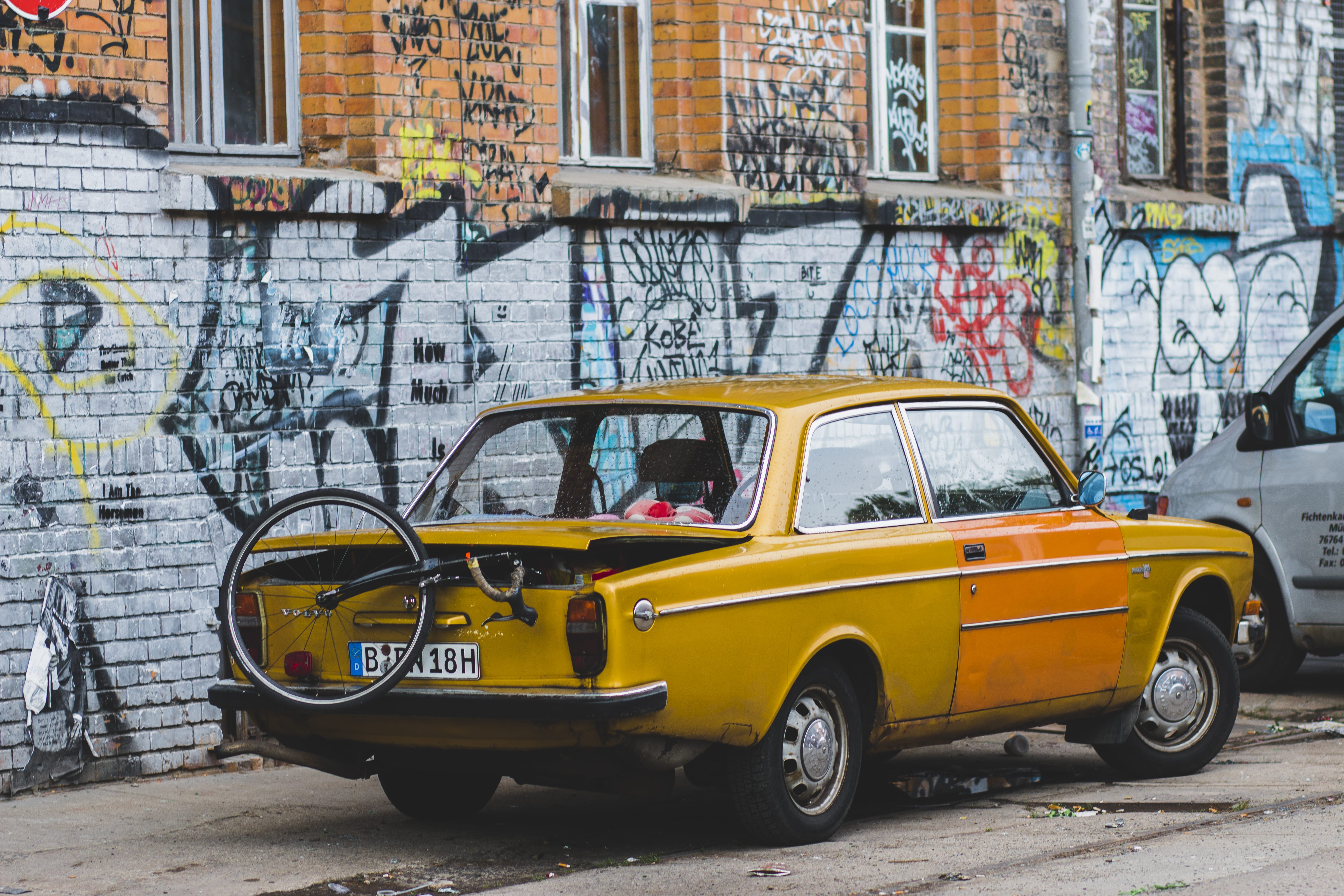 5K, mode of Transport, built structure, city, taxi, city Life, old, transportation, urban Scene, motor vehicle, mode of transportation, wall, park, architecture, HD Wallpaper