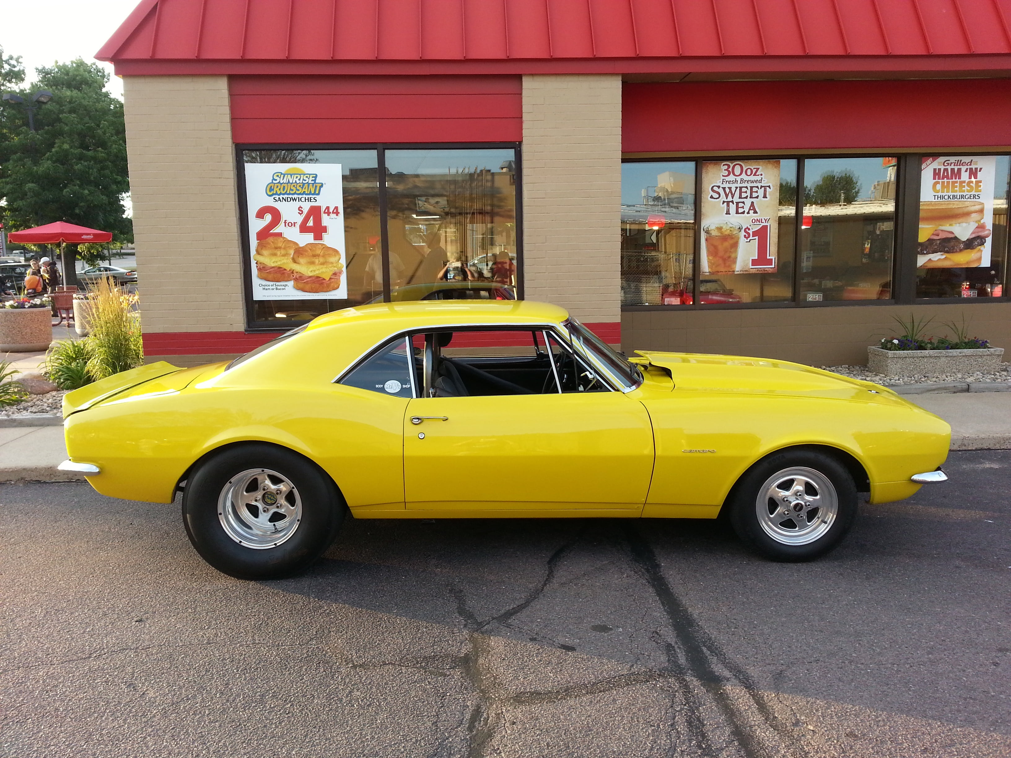 day, yellow, retro styled, transportation, architecture, car, street, built structure, building exterior, parking, red, motor vehicle, chevrolet, mode of transportation, HD Wallpaper