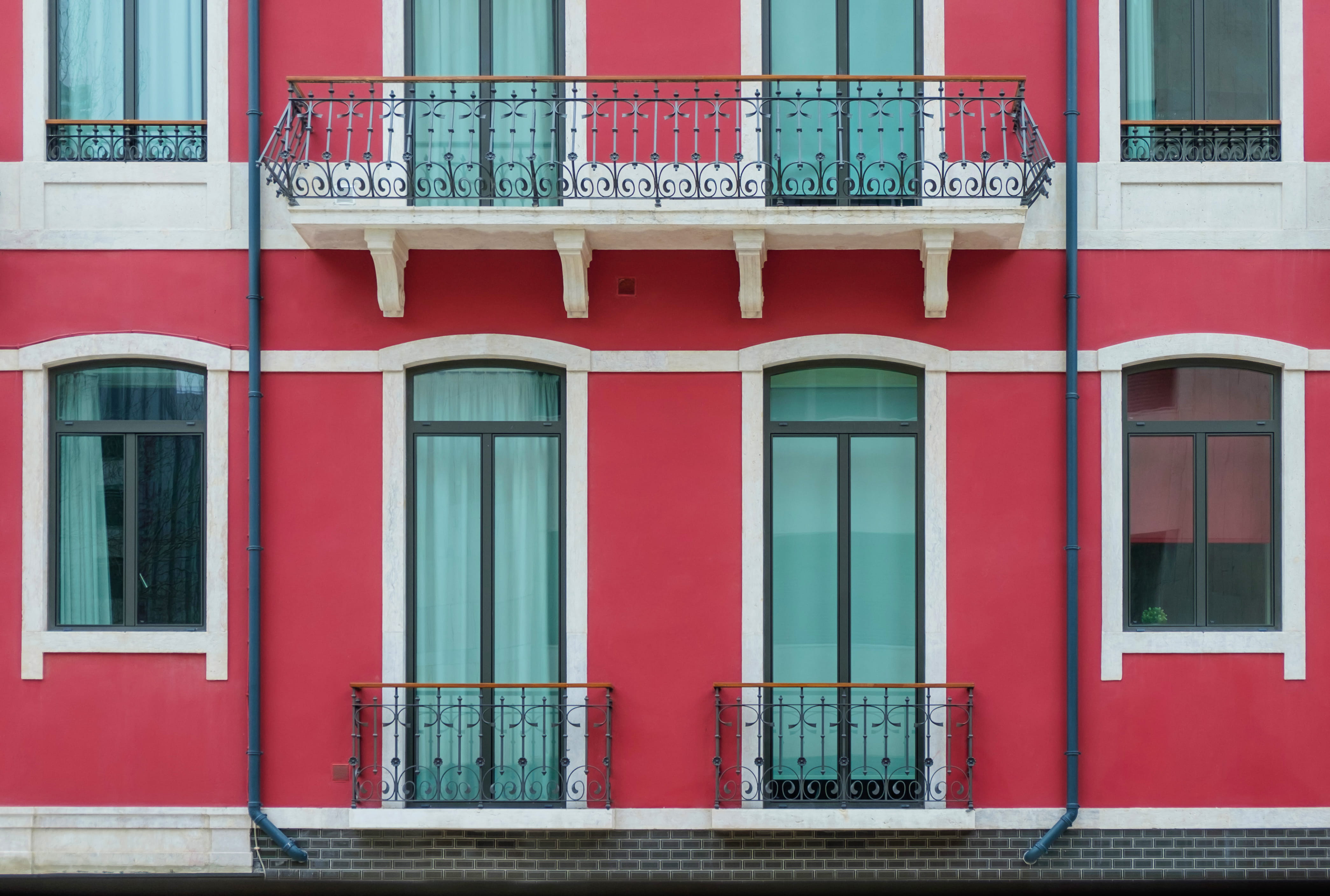 door, facade, brick, closed, railing, apartment, marquês de pombal, multi colored, no people, urban, arch, glass, built structure, lisbon, residential district, HD Wallpaper