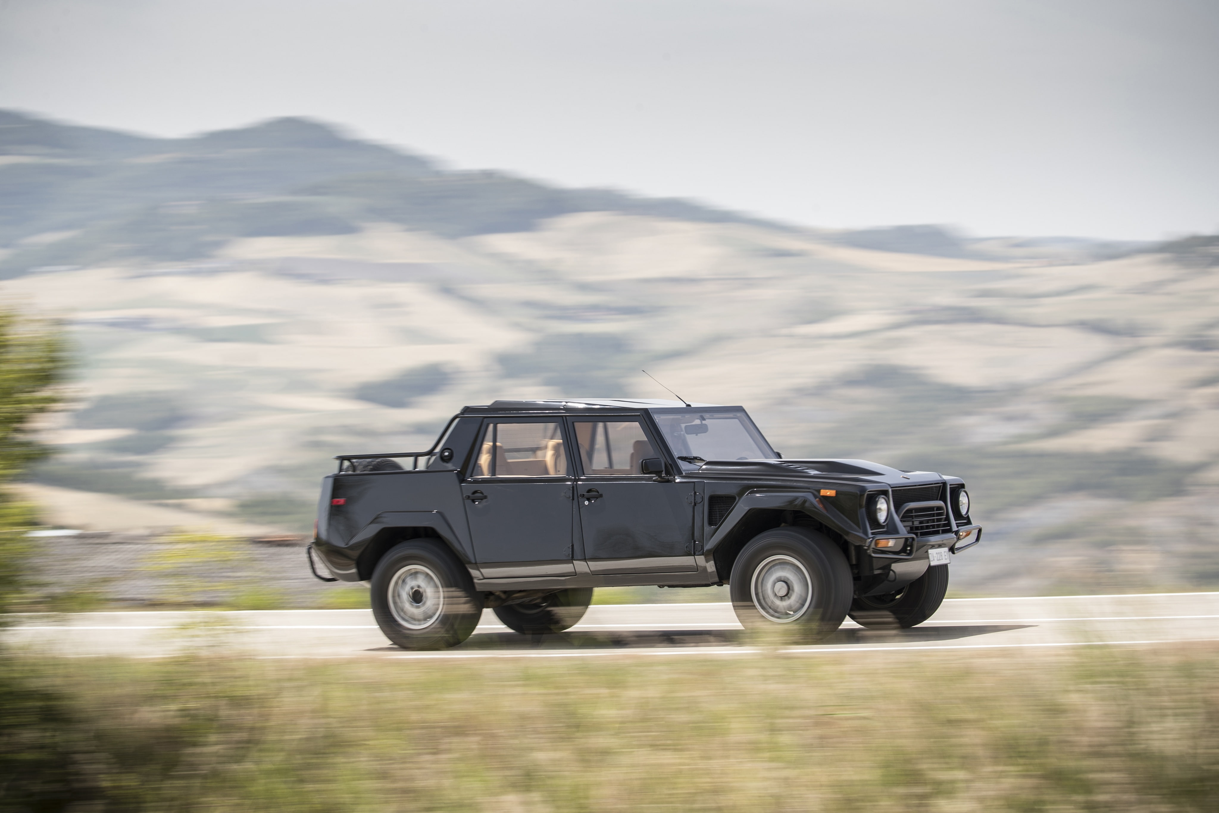 lamborghini, automobile, lm002, truck, suv, 4K, offroad, vehicle, auto, car, awd, supercar, 1990, HD Wallpaper