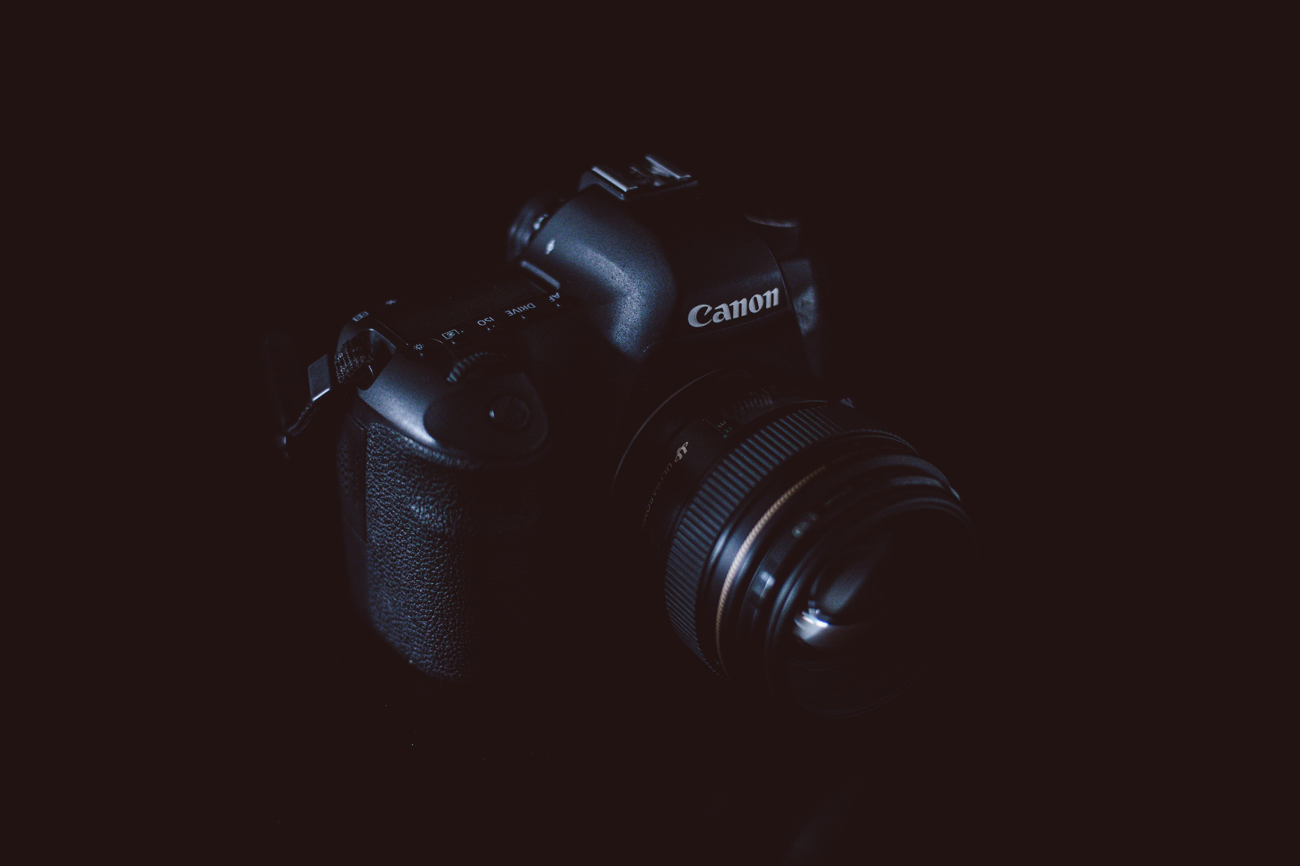 lens cap, black, single object, photographic equipment, 5K, monitor, technology, close-up, white, screen, electronics, strap, camera - photographic equipment, HD Wallpaper
