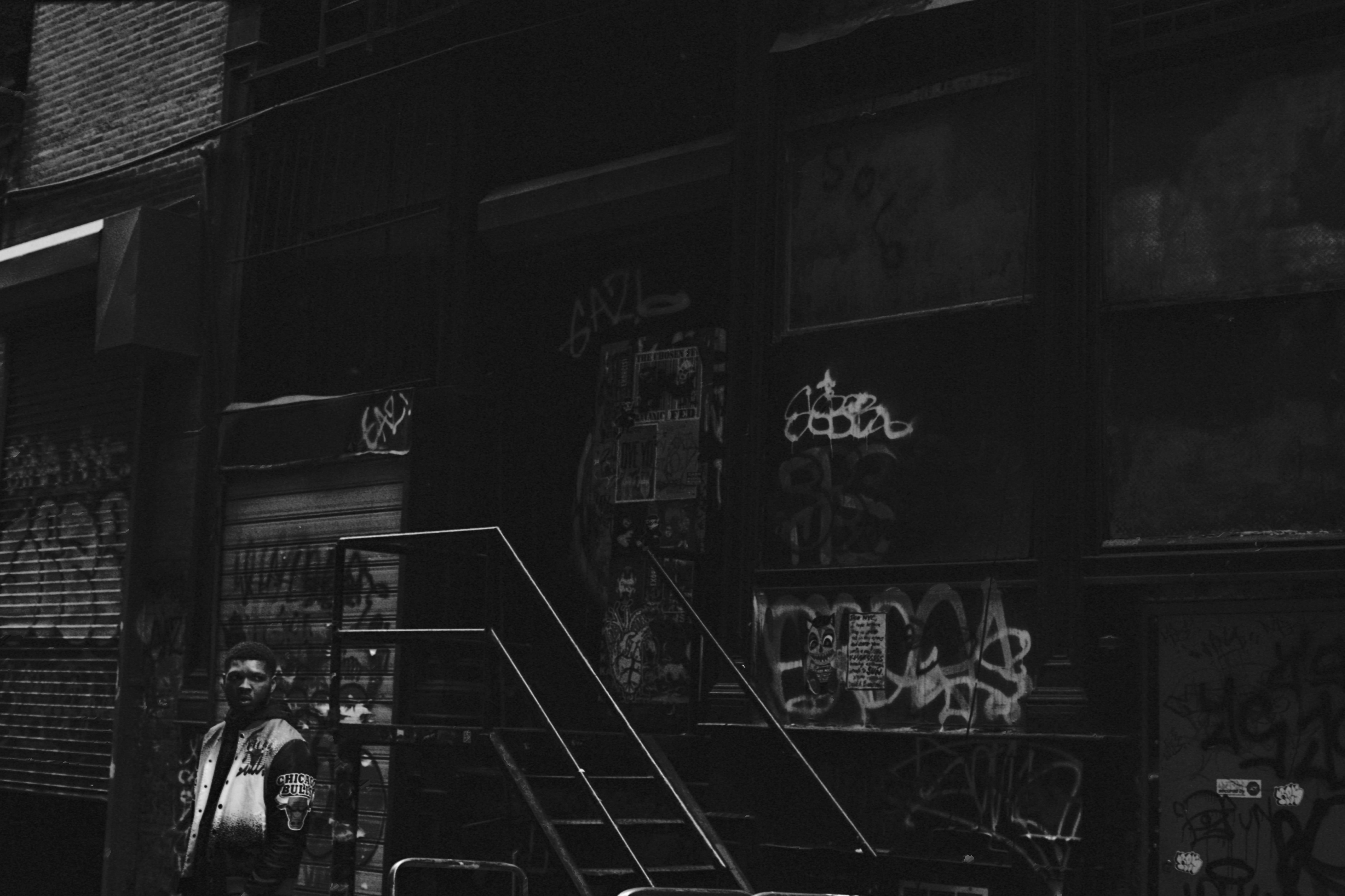 mural, city, group of people, wall - building feature, sign, outdoors, human, graffiti, building exterior, blackboard, cafe, staircase, painting, musical instrument, HD Wallpaper