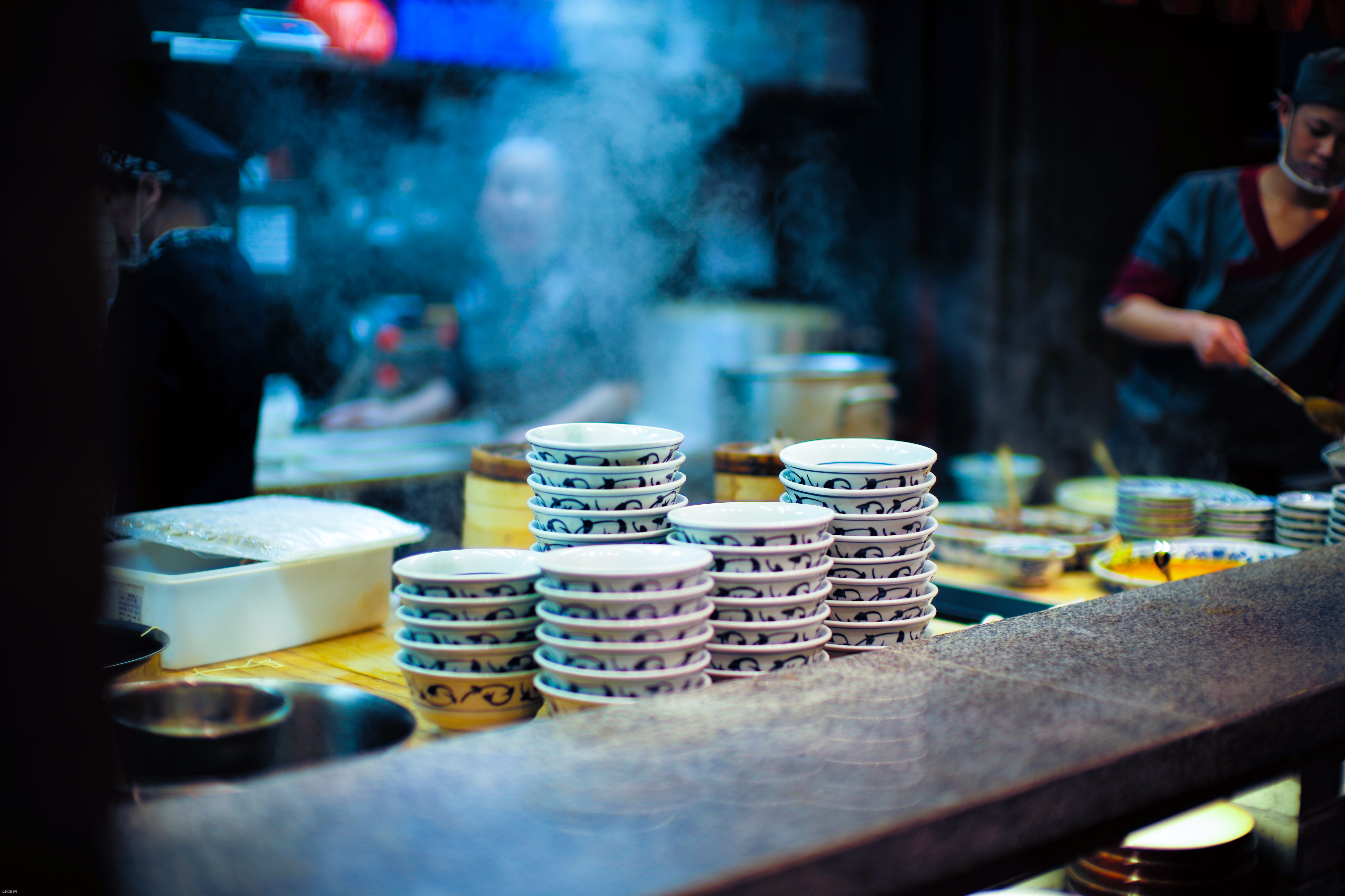 men, indoor, focus on foreground, lot, real people, percussion, table, kitchen utensil, dark, one person, preparation, container, cafe, kitchen, food, steam, HD Wallpaper
