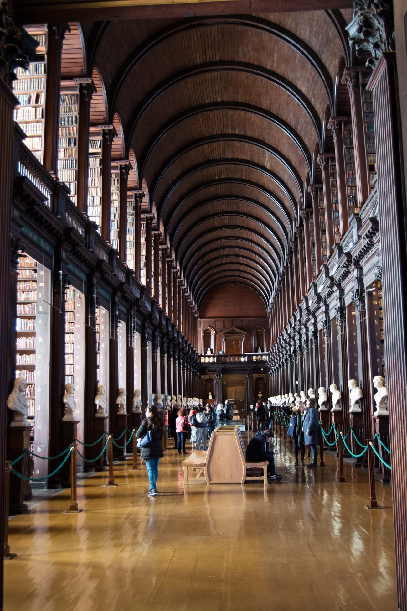 campus, architecture, large group of people, in a row, group of people, arcade, city, building, ceiling, chair, travel, women, indoors, tourism, library, Phone HD Wallpaper