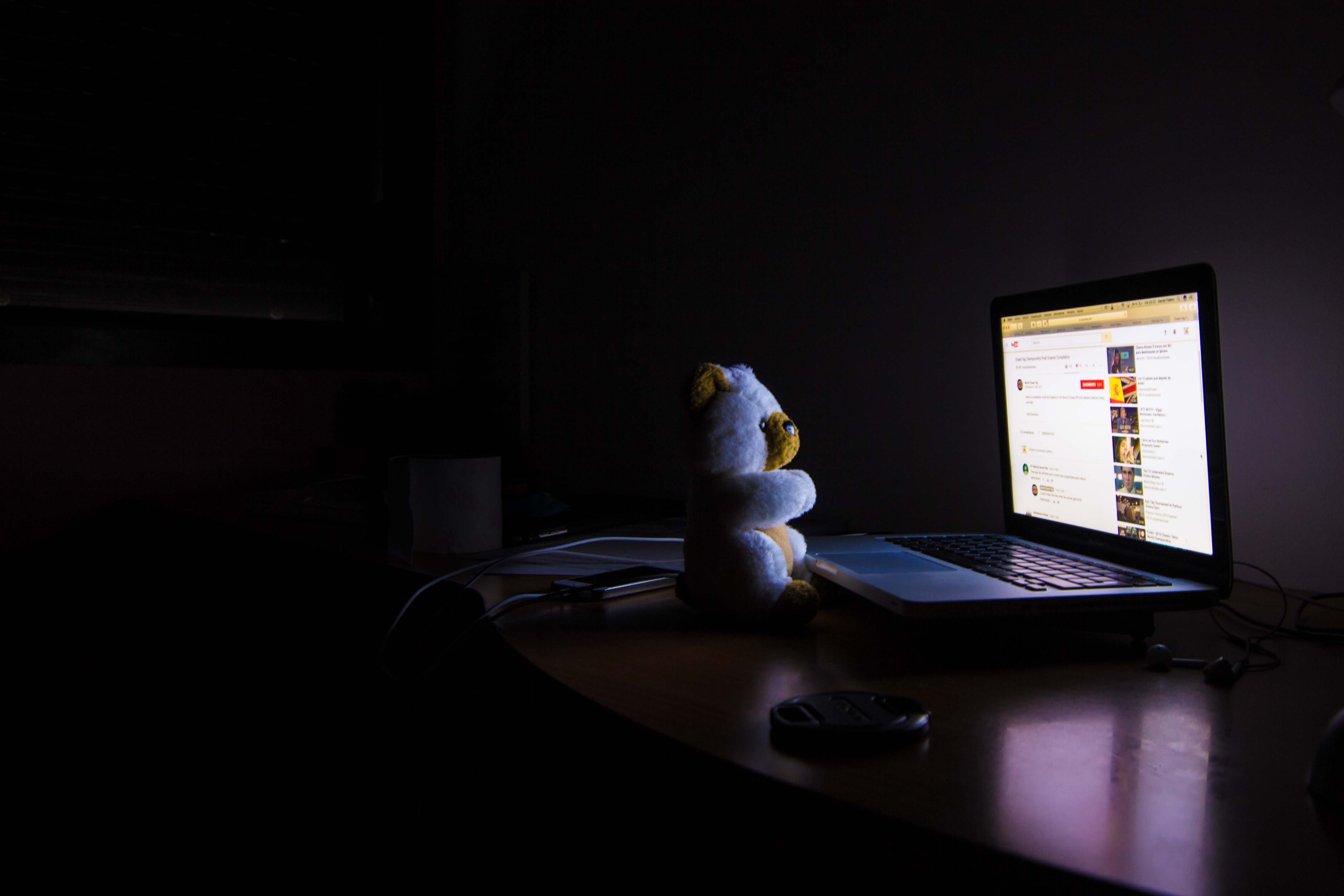 communication, sleeplessness, table, Computer, room, Lilac, connection, insomnia, computer Keyboard, Room, home interior, Dark, one woman only, dark, computer monitor, HD Wallpaper