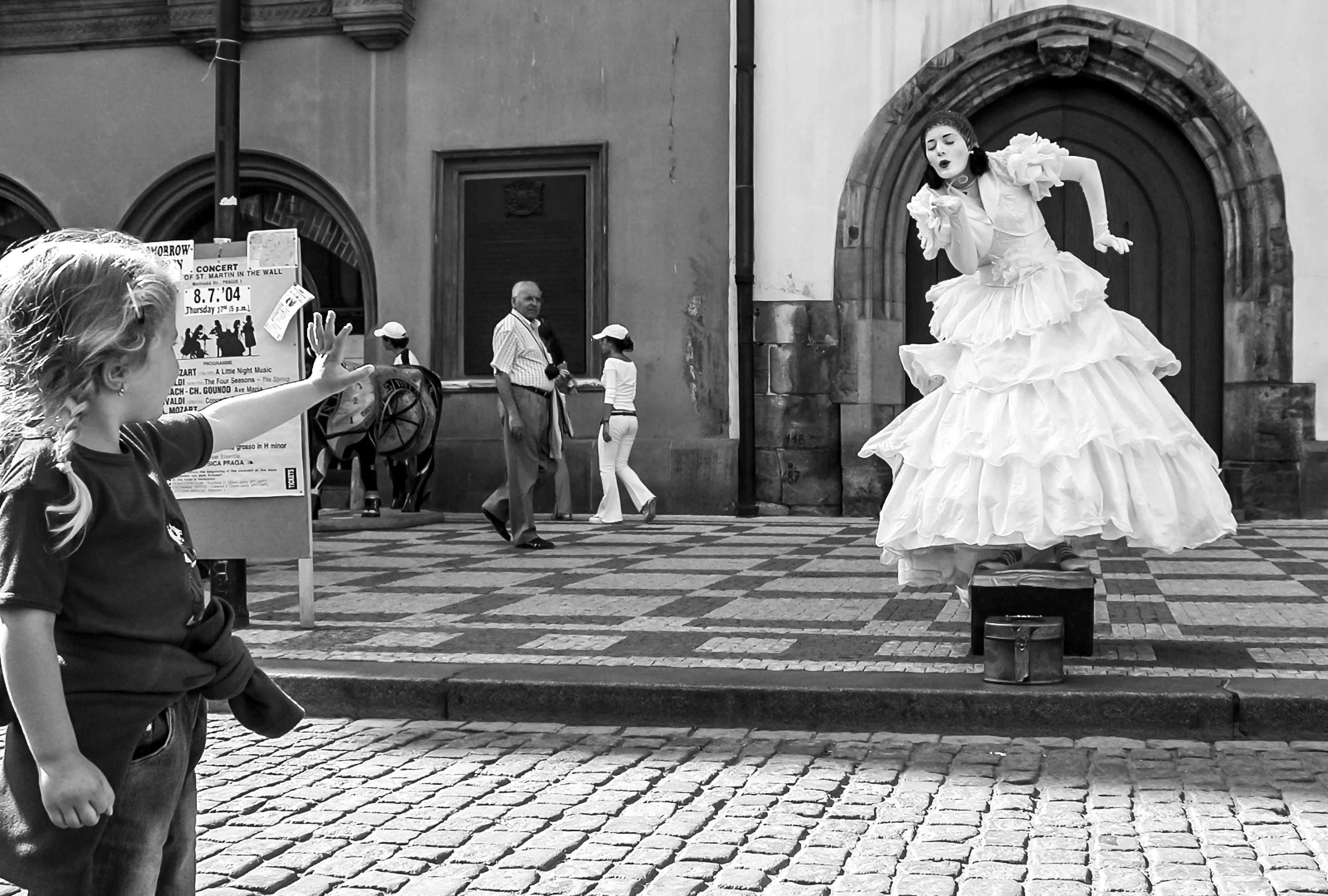 togetherness, built structure, 2K, czech republic, child, lifestyles, actress, act, day, 2004, real people, daughter, girls, make up, street, pantomime, HD Wallpaper