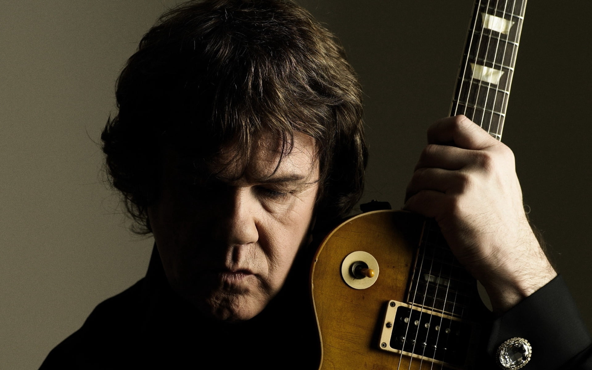 chord, skill, plucking an instrument, gary moore, young men, fretboard, arts culture and entertainment, entertainment, wood - Material, musical Instrument, HD Wallpaper