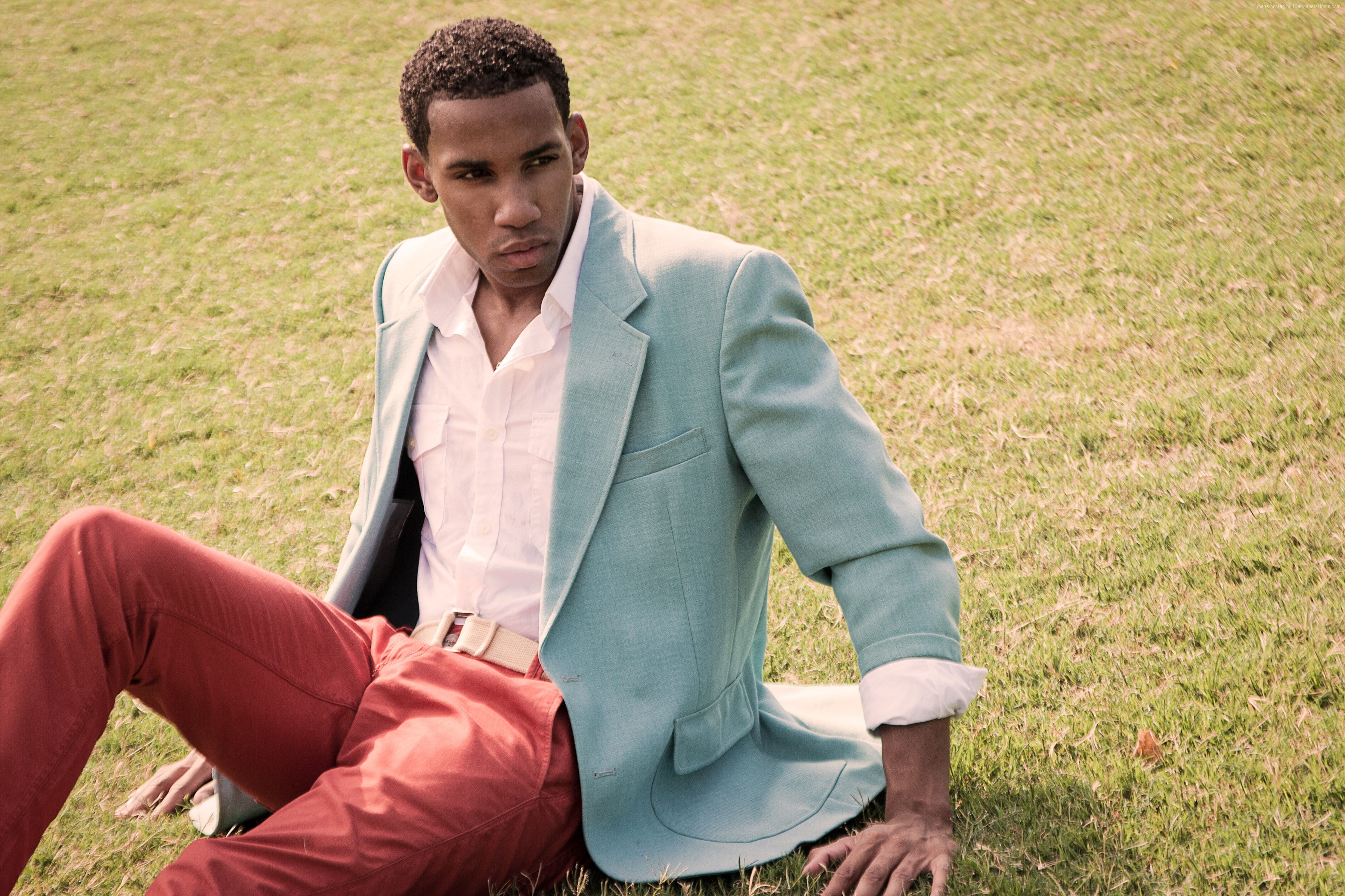 business person, land, grass, Top Fashion Male Models, plant, one person, day, leisure activity, suit, men, Gary Borden, field, young adult, well-dressed, HD Wallpaper