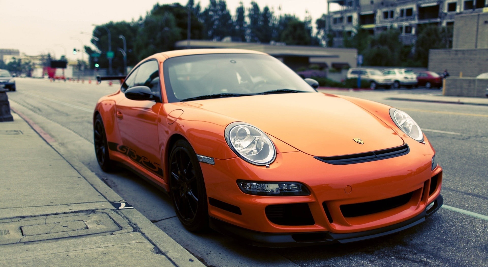 focus on foreground, car, built structure, rs, street, road, motor vehicle, close-up, gt, outdoors, building exterior, 1080P, architecture, parking, mode of transportation, HD Wallpaper
