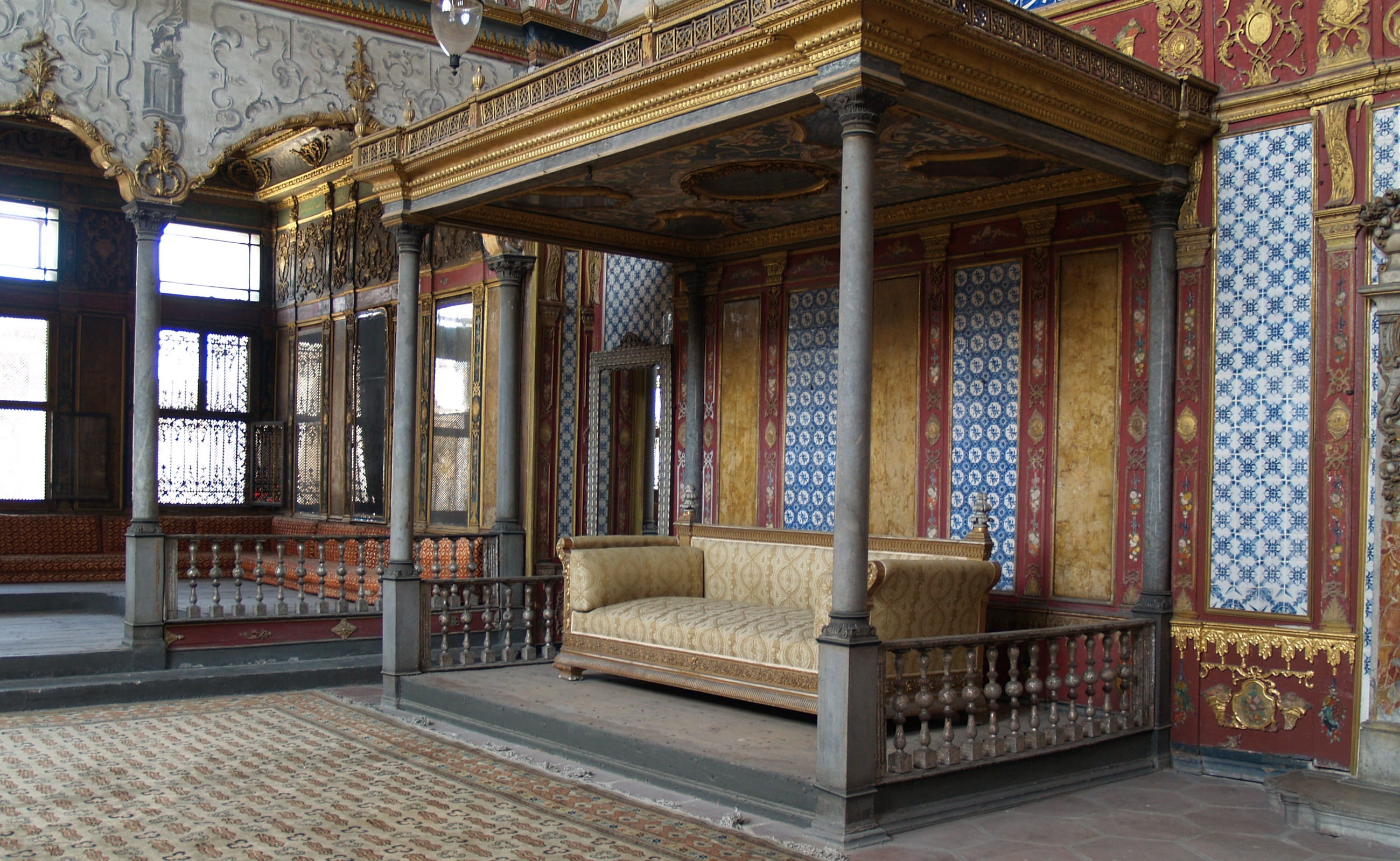 seat, spirituality, architectural column, building, empty, indoors, flooring, ceiling, Harem, architecture, Bed, 2K, place of worship, belief, history, HD Wallpaper