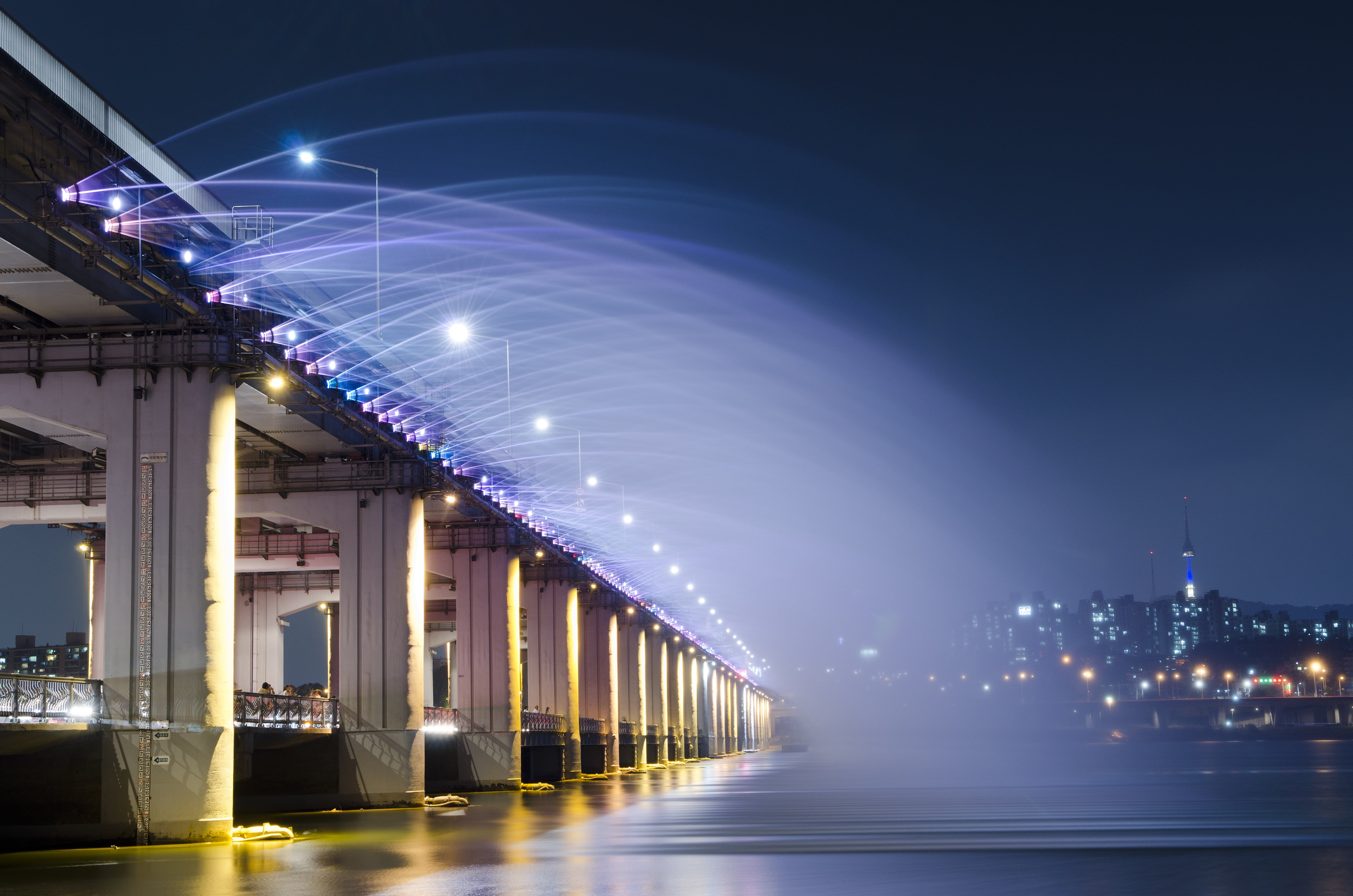 architectural column, concrete, 4K, street, famous Place, illuminated, no people, lighting equipment, built structure, light, nature, water, traffic, bridge, HD Wallpaper