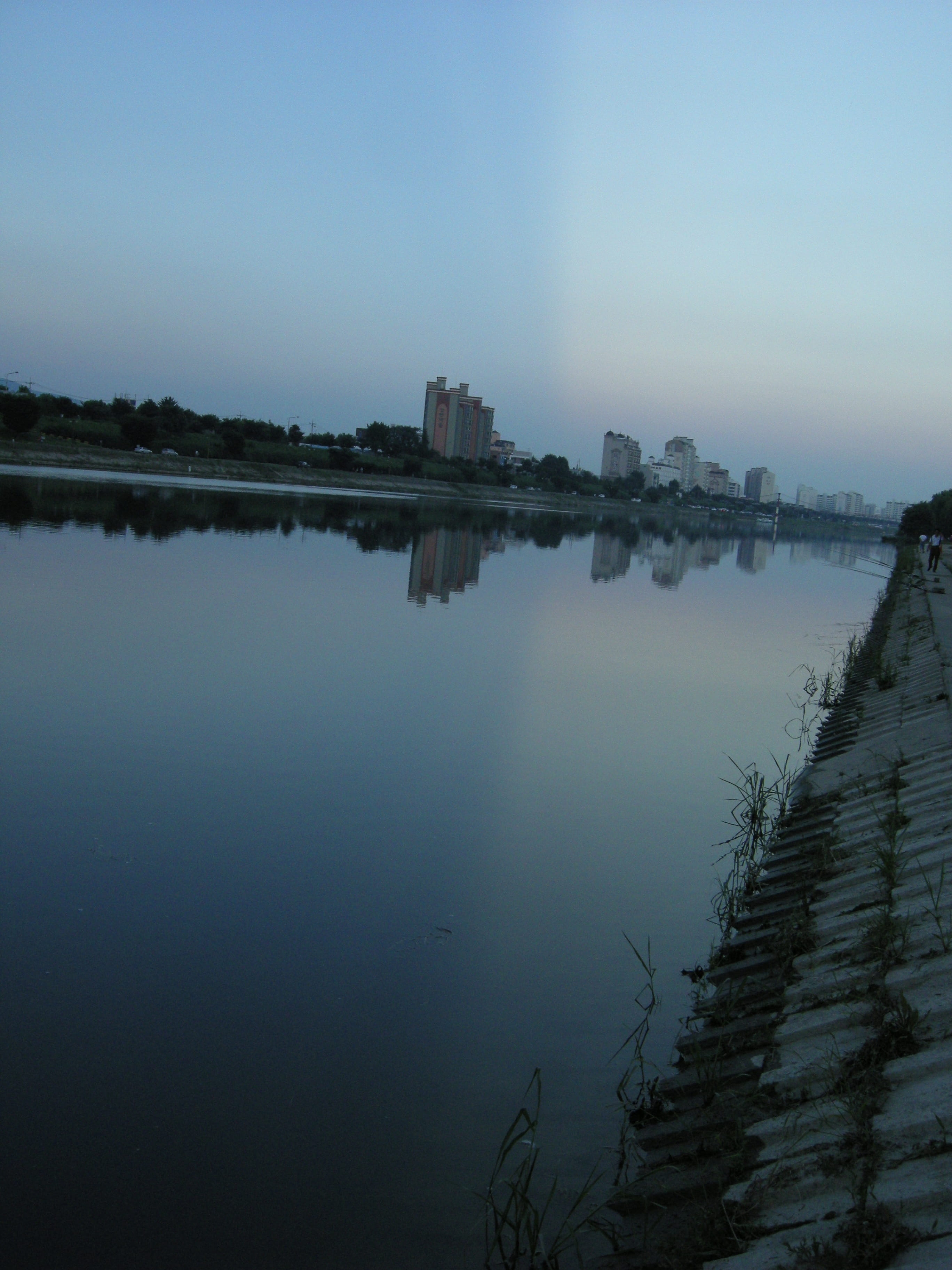 south korea, daegu, building exterior, scenics - nature, lake, city, copy space, cityscape, day, 2K, colors, no people, tranquil scene, river, water, built structure, Phone HD Wallpaper