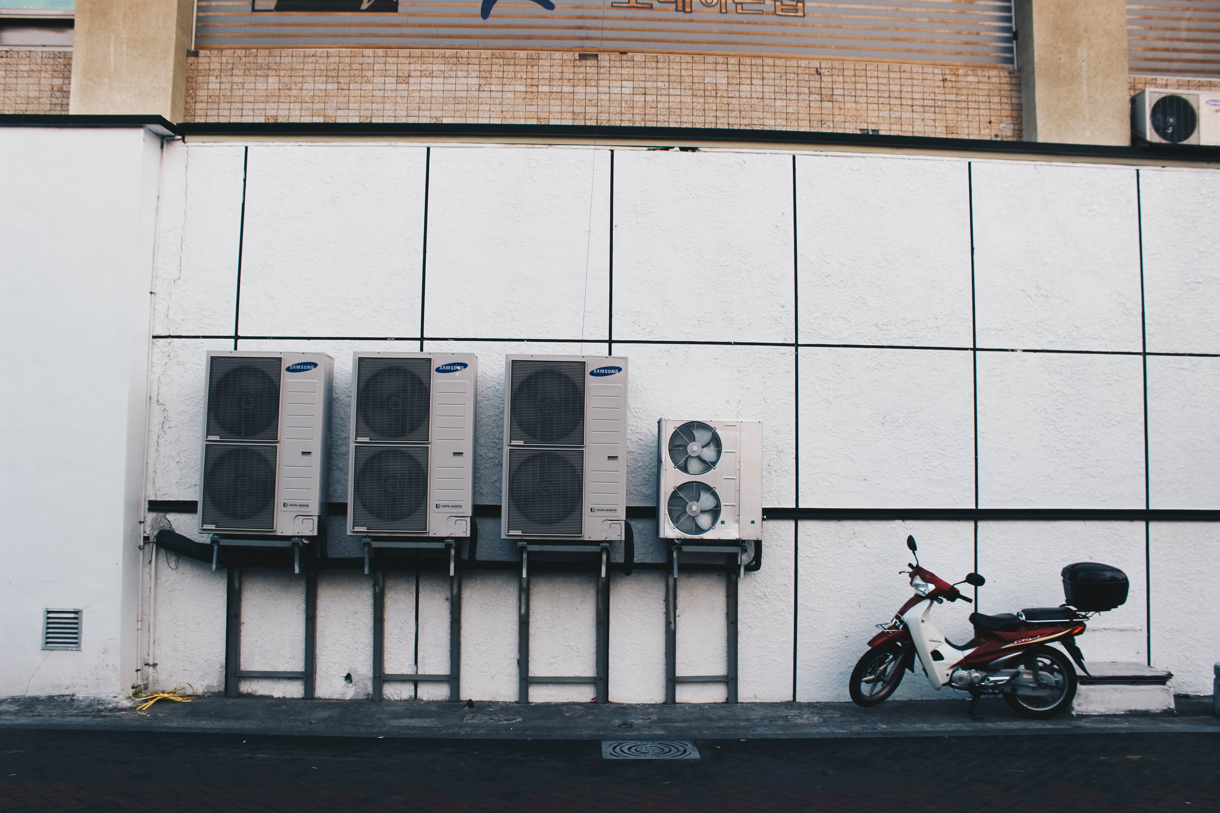white, aircon, road, motorbike, mode of transportation, parking, window, building exterior, motorcycle, simple, minimalist, building, motor scooter, land vehicle, HD Wallpaper