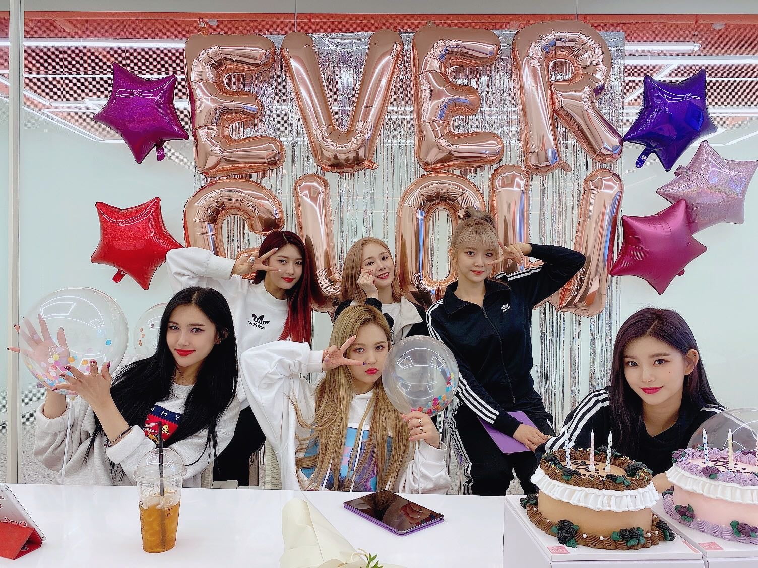 E:U (Park Jiwon), EVERGLOW, Sihyeon (Kim Sihyeon), Onda (Jo Serim), Aisha (Heo Yoorim), Wang Yiren, 720P, Mia (Han Eunji), K-pop, HD Wallpaper