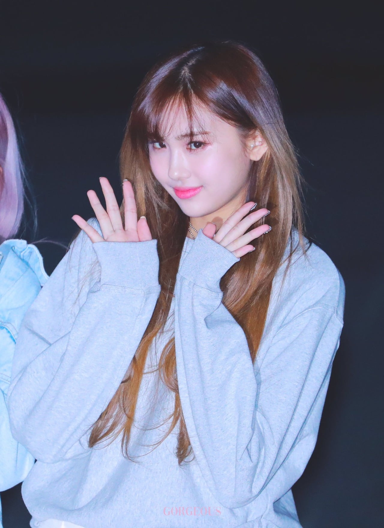 K-pop, EVERGLOW, Aisha (Heo Yoorim), 720P, Phone HD Wallpaper
