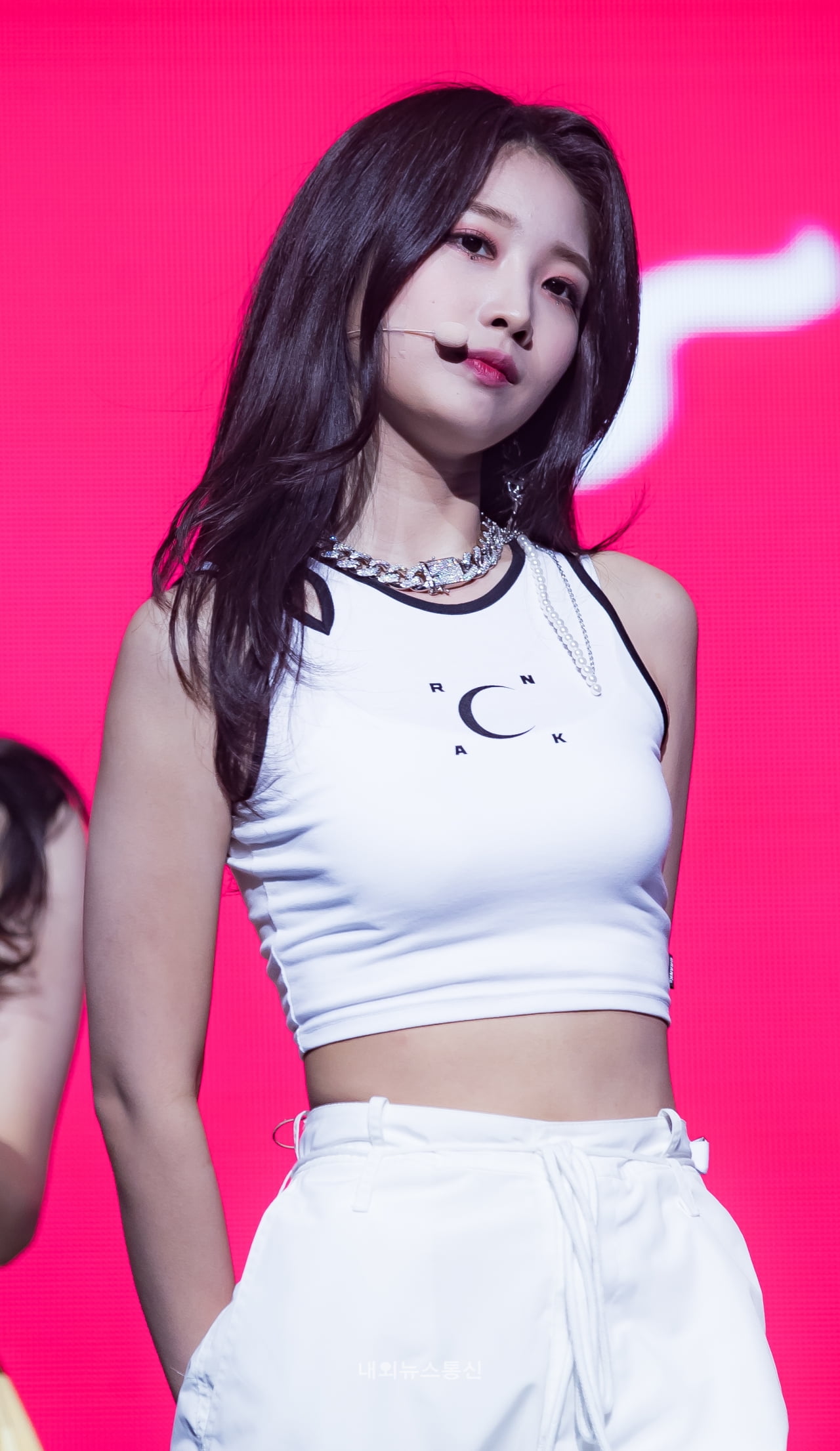 1080P, Sihyeon (Kim Sihyeon), K-pop, EVERGLOW, Phone HD Wallpaper