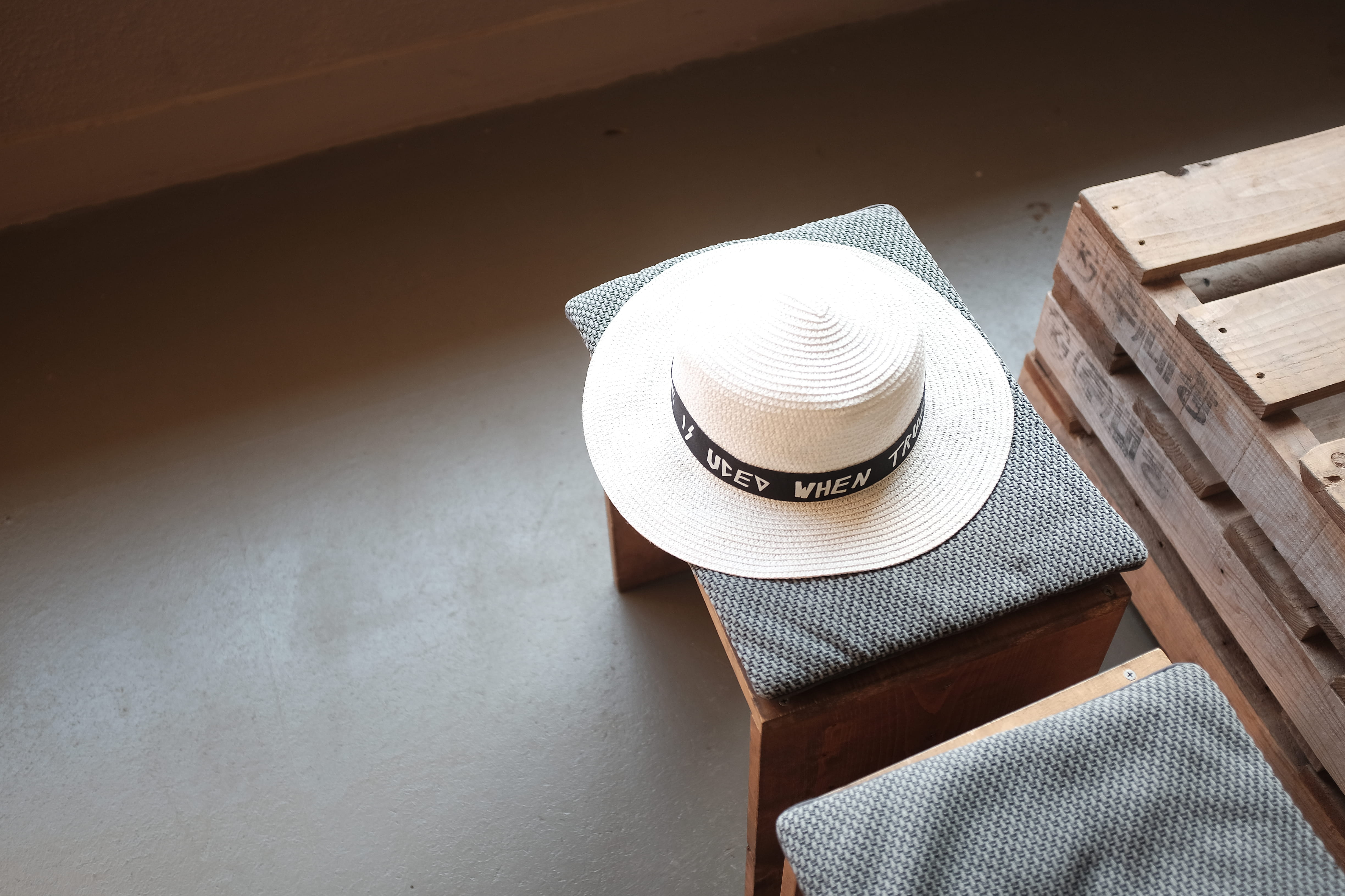 high angle view, hat, absence, sun hat, sunlight, seat, straw hat, still life, headwear, wall - building feature, pattern, summer, brown, wood - material, HD Wallpaper