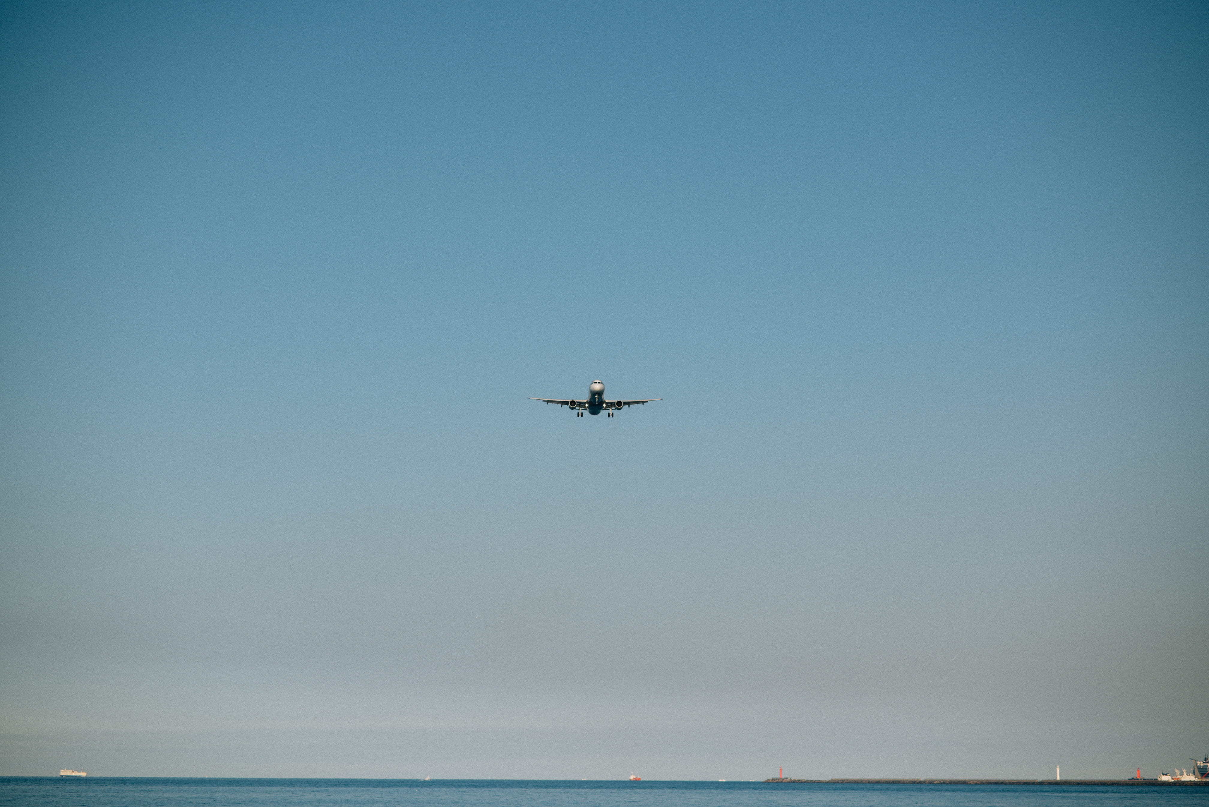 sky, mode of transportation, clear, day, flying, apporach, 4K, final, transportation, on the move, landing, mid-air, motion, nature, airplane, no people, HD Wallpaper