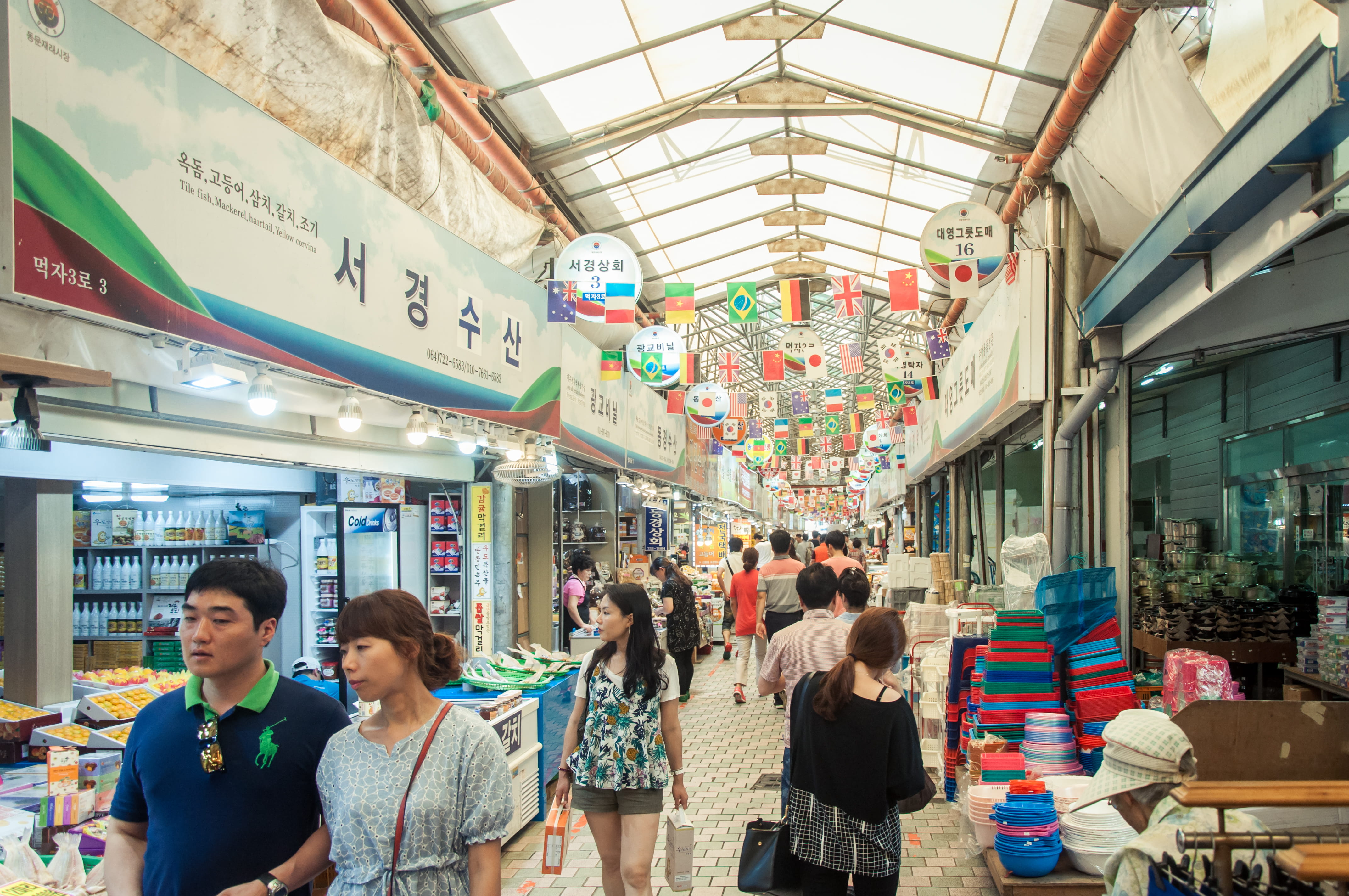 built structure, communication, adult, jeju-do, indoors, men, women, ceiling, retail, casual clothing, lifestyles, 4K, people, market, text, city, real people, HD Wallpaper