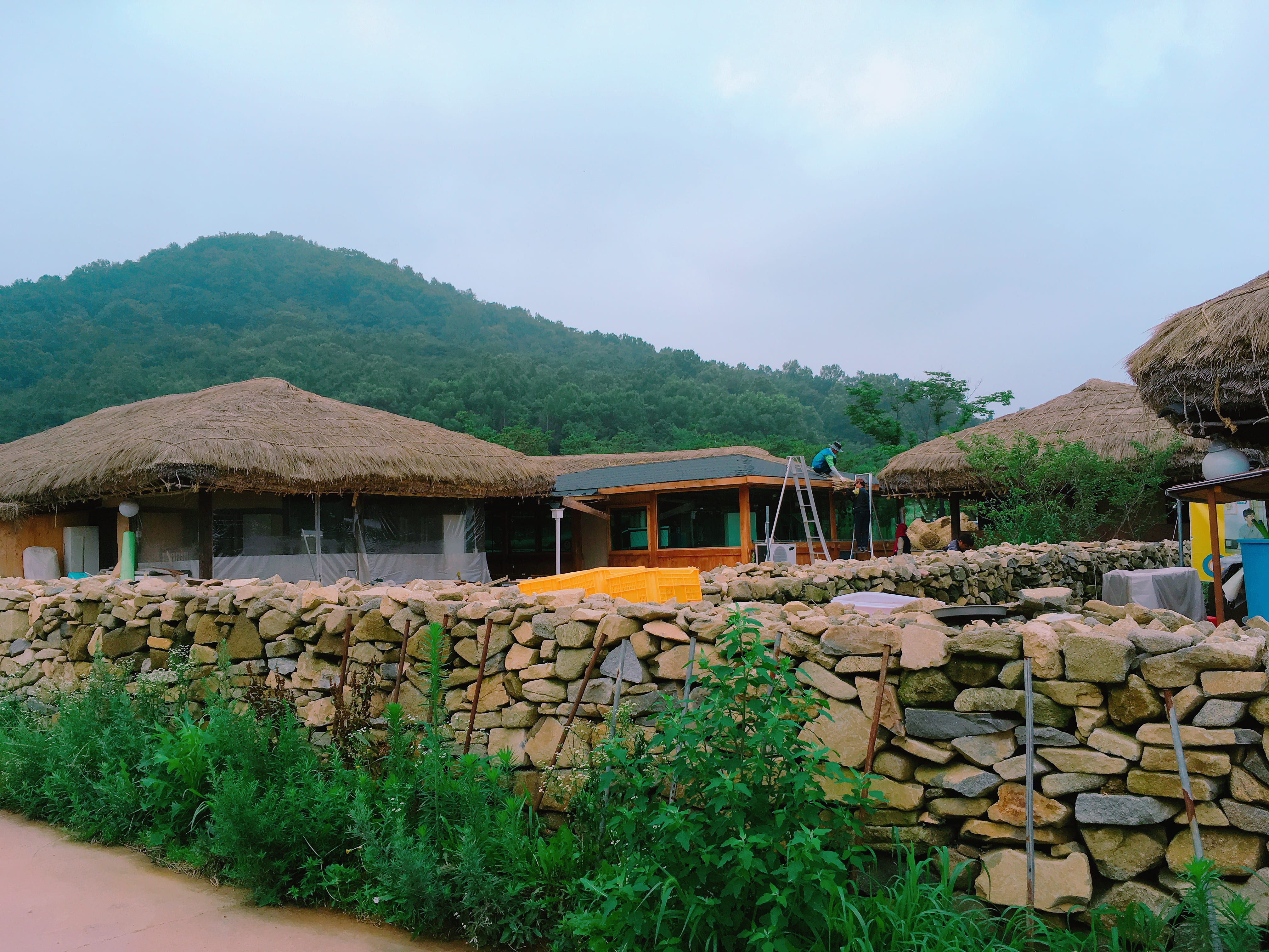 no people, houses, building exterior, building, sky, 4K, hut, plant, mountain, nature, damme, built structure, day, roof, architecture, hanok, mountain range, HD Wallpaper