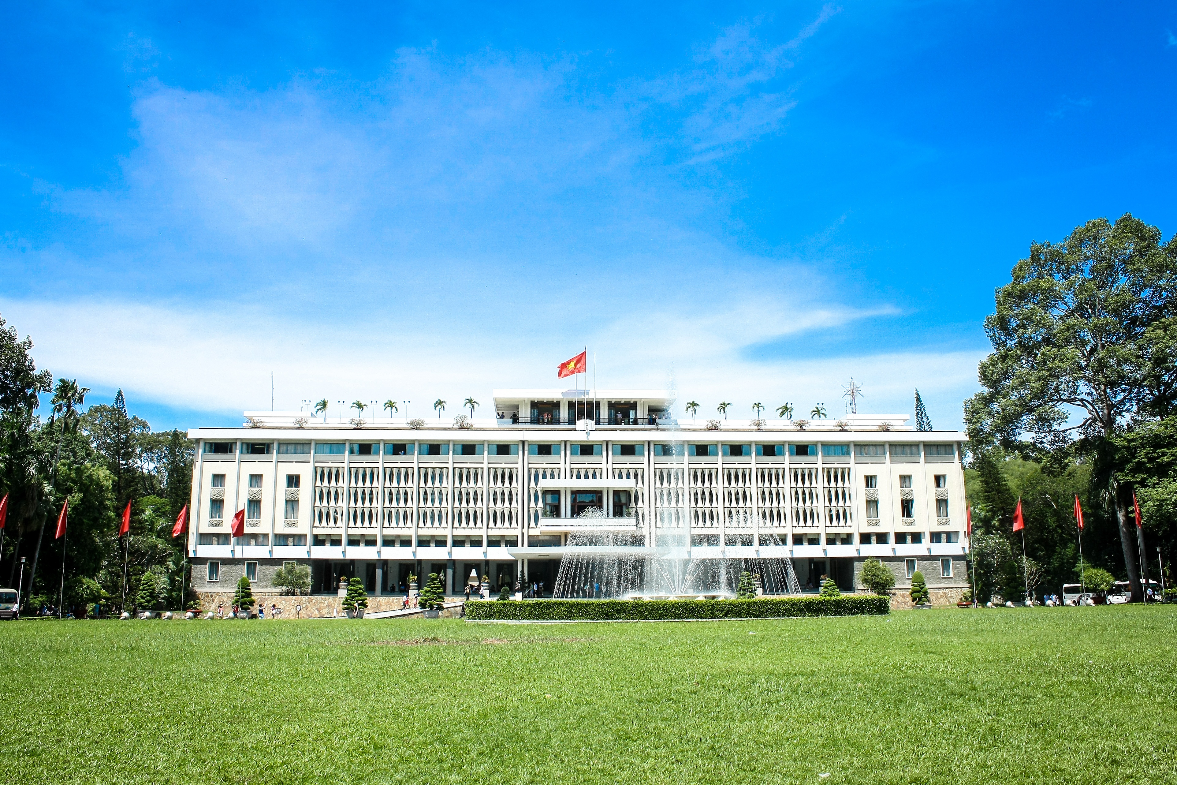 vietnam, building exterior, architecture, 4K, plant, flag, cloud - sky, day, government, grass, patriotism, green color, hochiminh, city, tree, built structure, HD Wallpaper