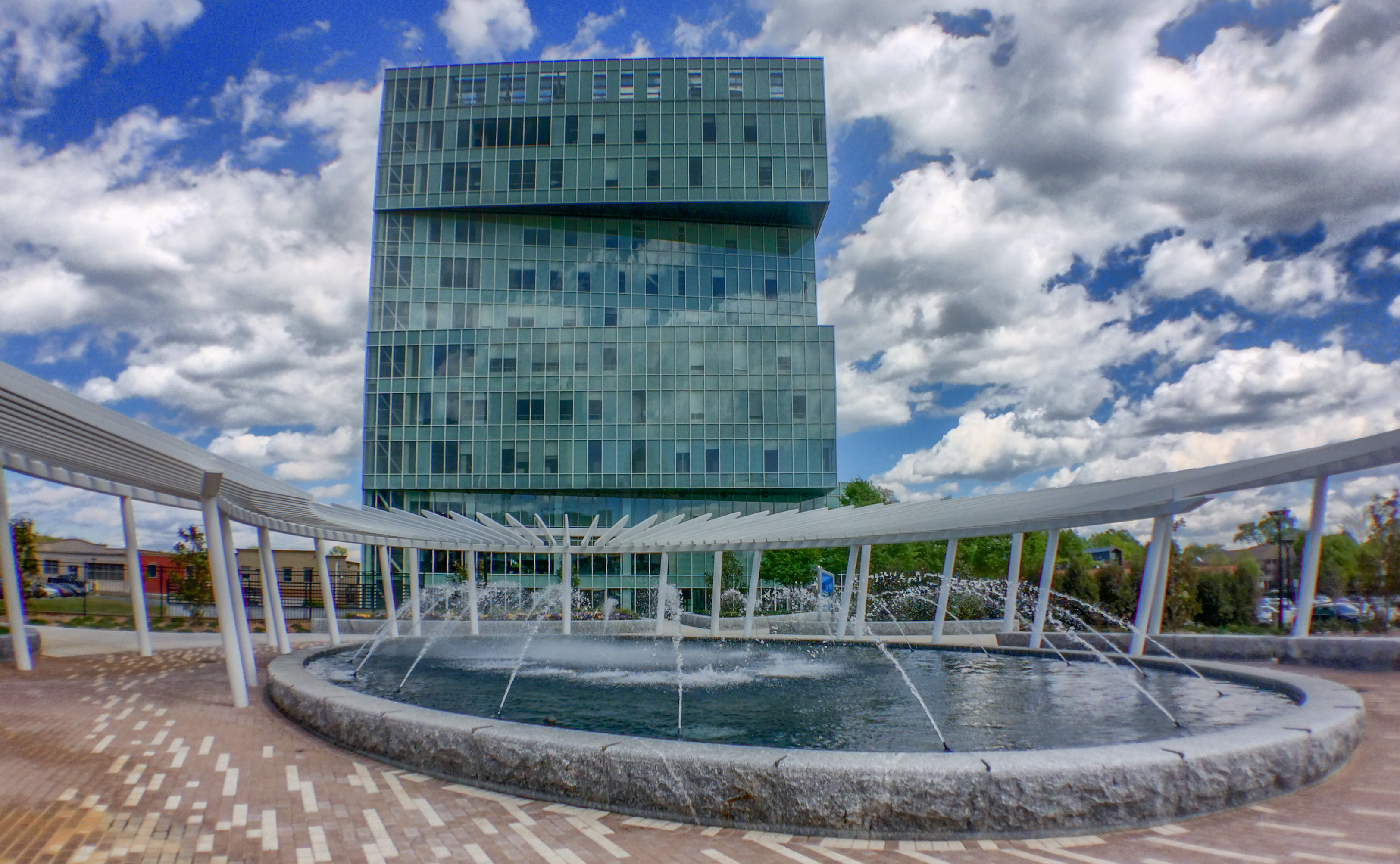 swimming pool, north carolina, college, business, charlotte, cloud - sky, 2K, modern, skyscraper, center city, unc, water, glass - material, building exterior, HD Wallpaper