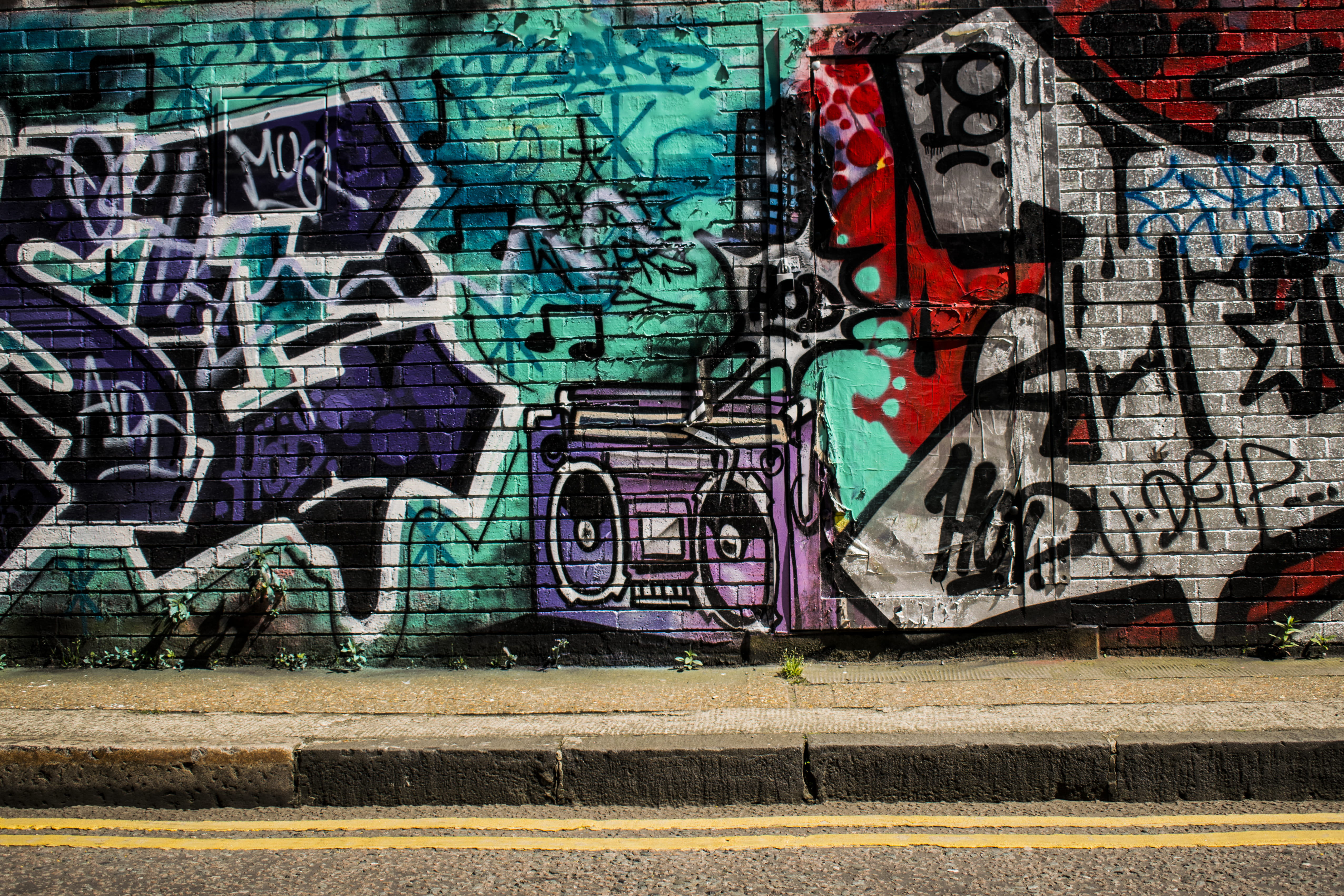 creativity, city life, 4K, mural, street, building exterior, london, street art, yellow line, graffiti, outdoors, no people, wall, built structure, jerome street, HD Wallpaper