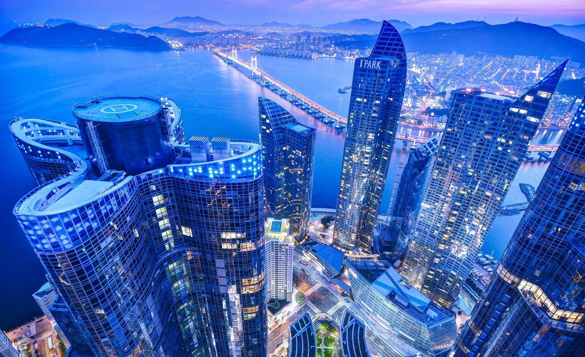 tall - high, building exterior, financial district, water, building, outdoors, skyscraper, curtain, modern, bay, south, 1080P, night, office, wall, no people, HD Wallpaper