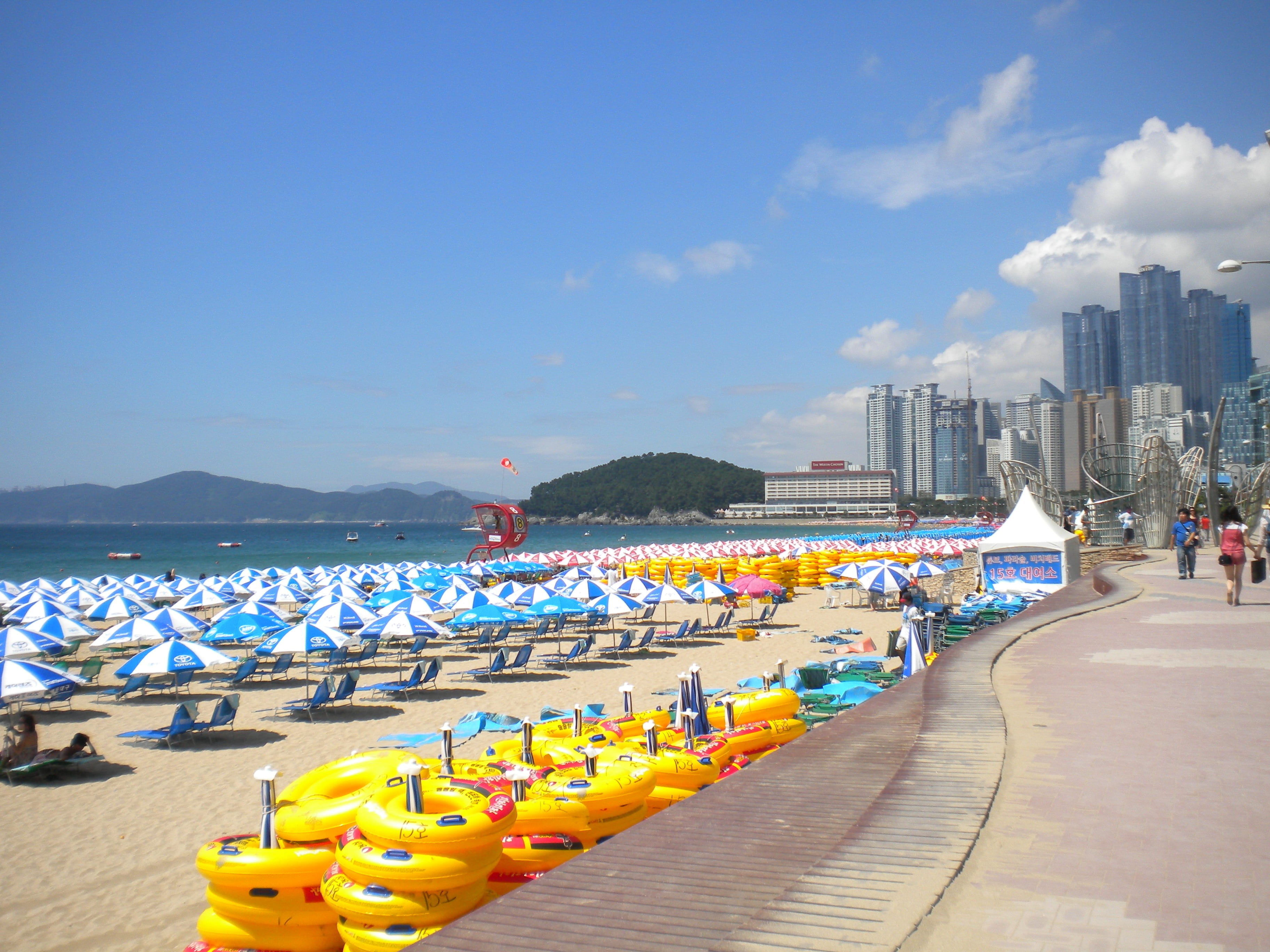 architecture, sand, people, Haeundae Beach, beauty in nature, skyscraper, seascape, vacations, built structure, nature, building exterior, clouds, beach, HD Wallpaper