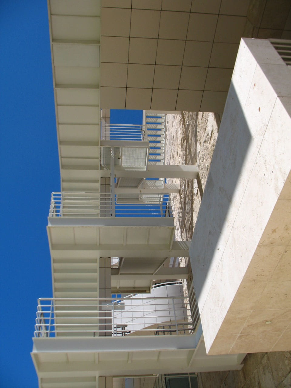 day, no people, shipping, clear sky, california, blue, center, sunny, low angle view, getty, 720P, angeles, industry, sunlight, balcony, building, museum, Phone HD Wallpaper