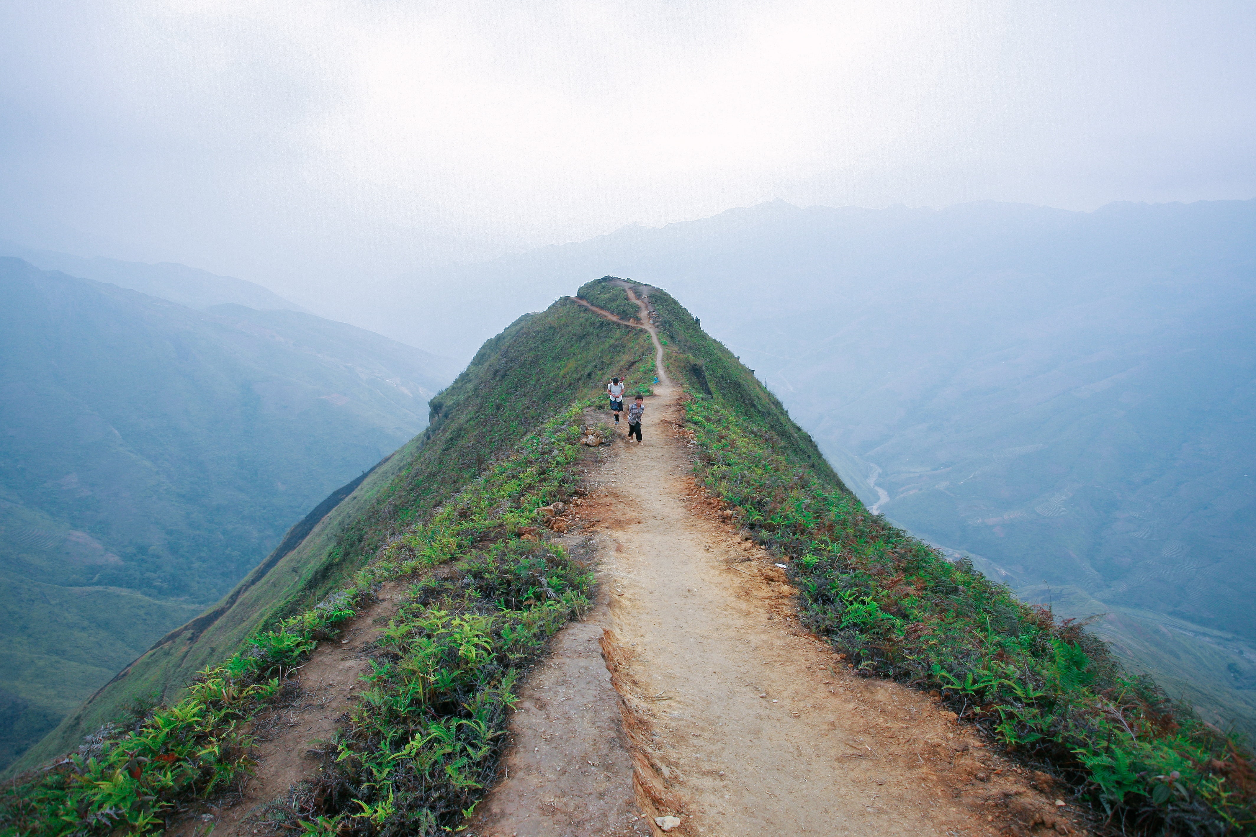dinosaur spine, people, the way forward, scenics, activity, mountain peak, sky, land, pathway, dinosaur chine, walking, direction, rural scene, travel, HD Wallpaper