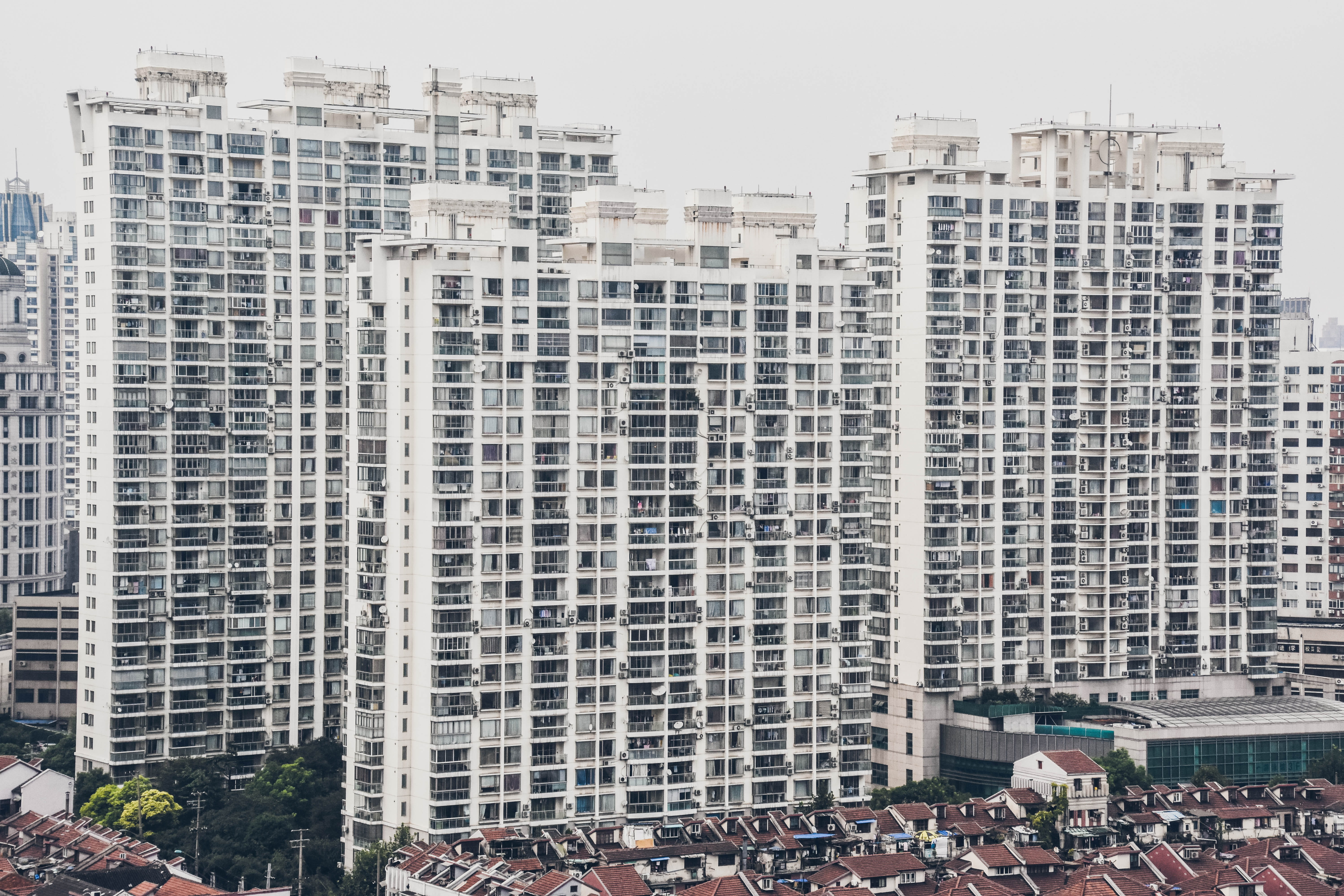 indoors, tall - high, concentration, sky, office building exterior, condo, slum, buildings, building exterior, transportation, neighborhood, 5K, high rise, HD Wallpaper