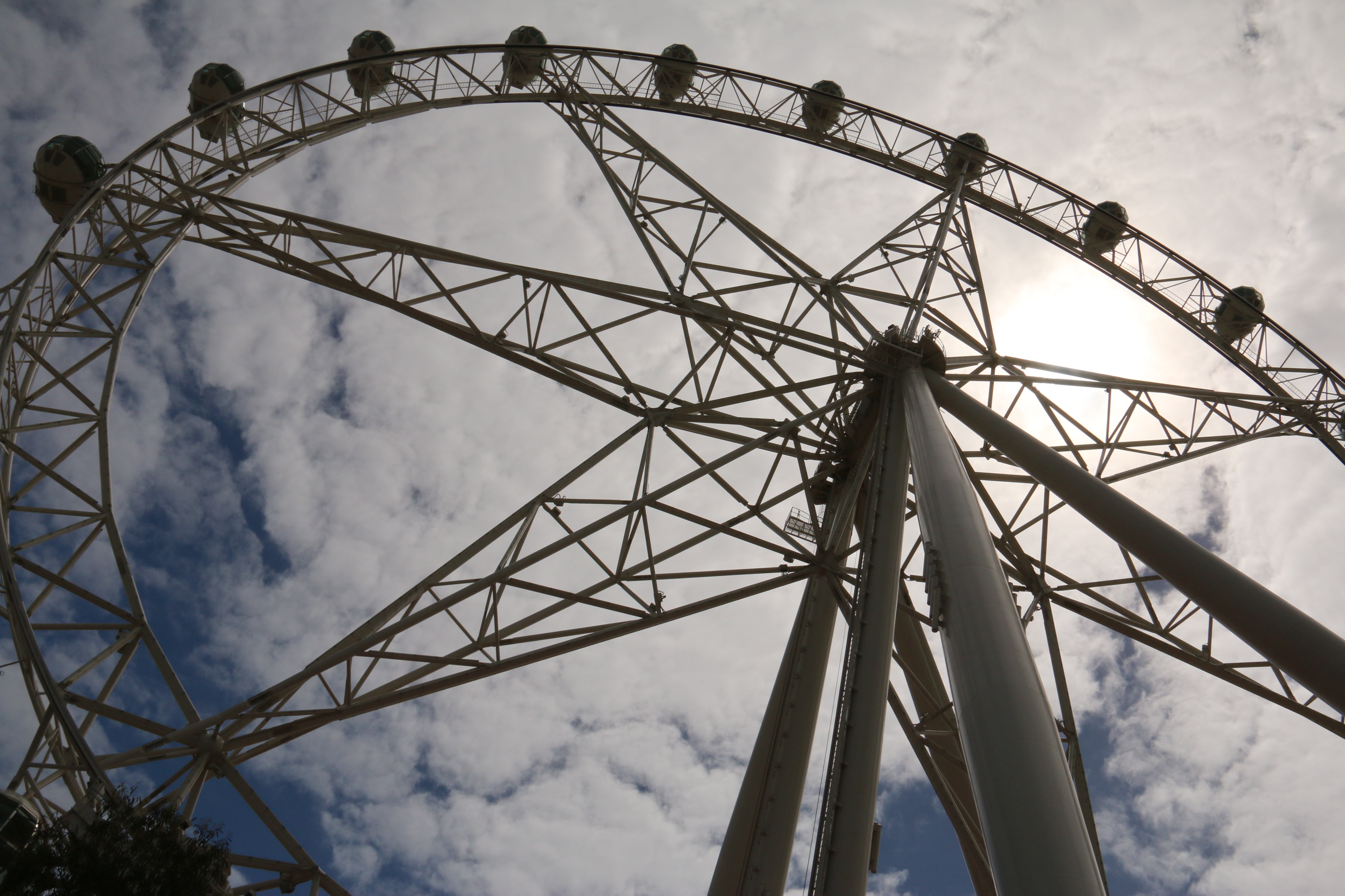 cloud - sky, attraction, nature, global communications, 5K, tall - high, architecture, ferries wheel, melbourne star, landmark, ferris wheel, amusement park, HD Wallpaper