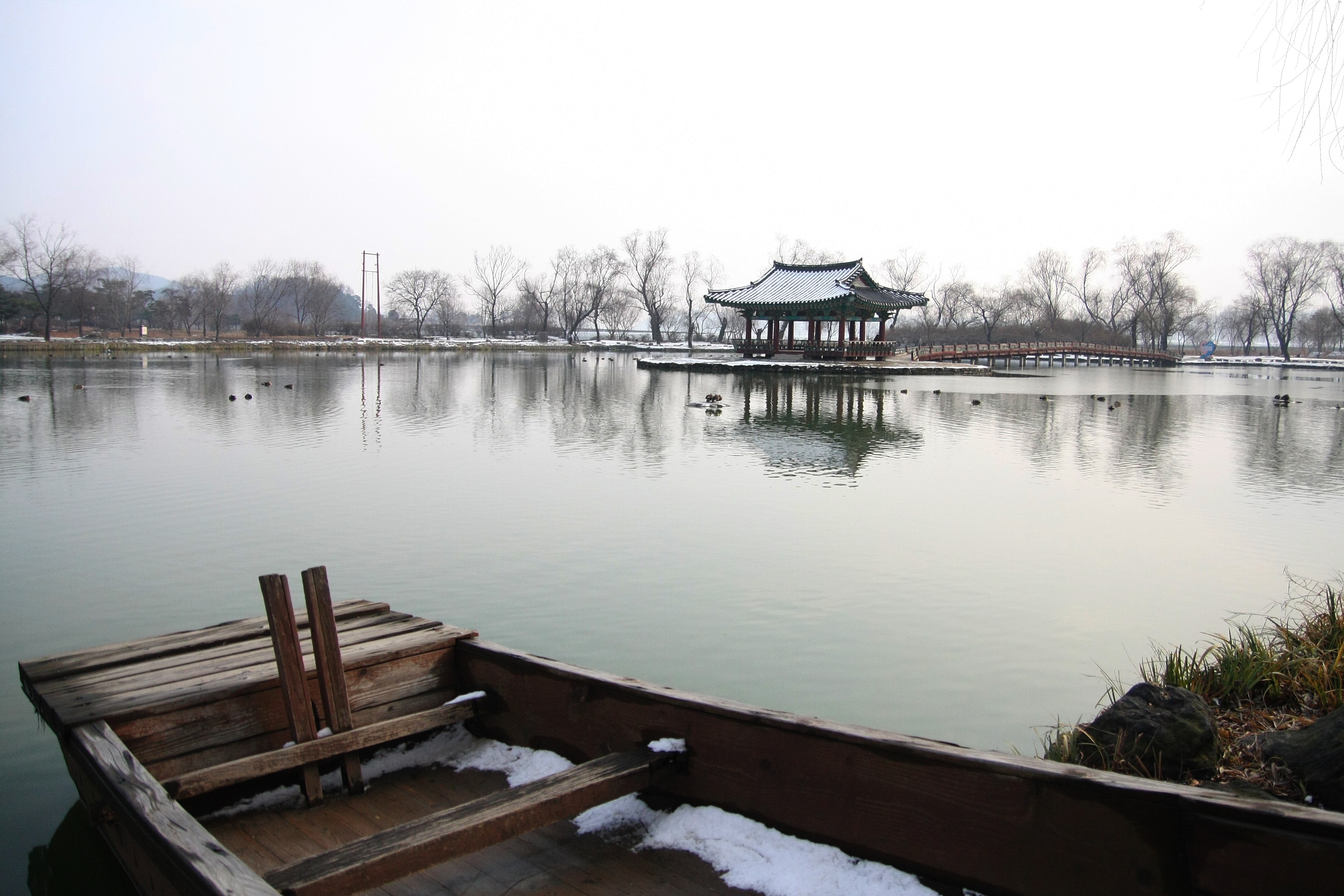 building exterior, plant, boat, no people, wood - material, sky, cold temperature, lake, belvedere, water, clear sky, ferry boat, winter, built structure, HD Wallpaper