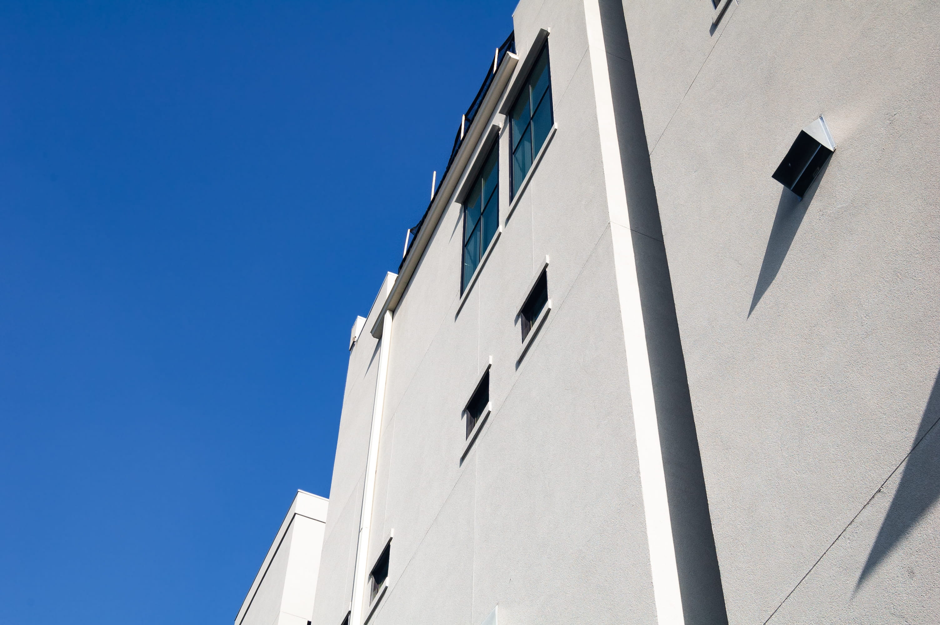 white, clear sky, blue sky, bell tower, sunlight, concrete, houston, city, outdoors, nature, wall - building feature, built structure, sky, tower, building, HD Wallpaper