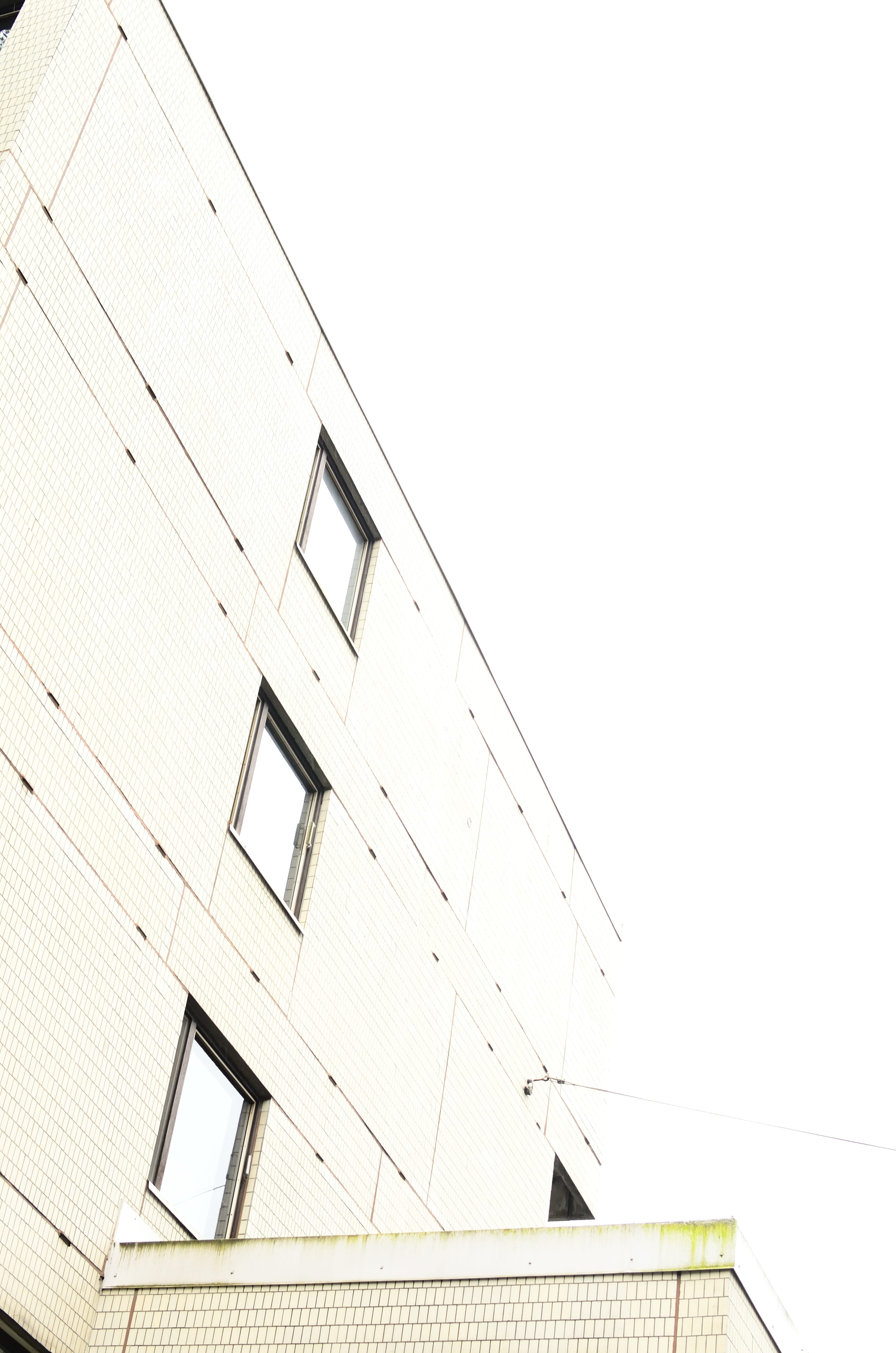 low angle view, concrete, clear sky, turku, roof, city, house, architecture, wall - building feature, no people, building, street photography, sky, built structure, Phone HD Wallpaper
