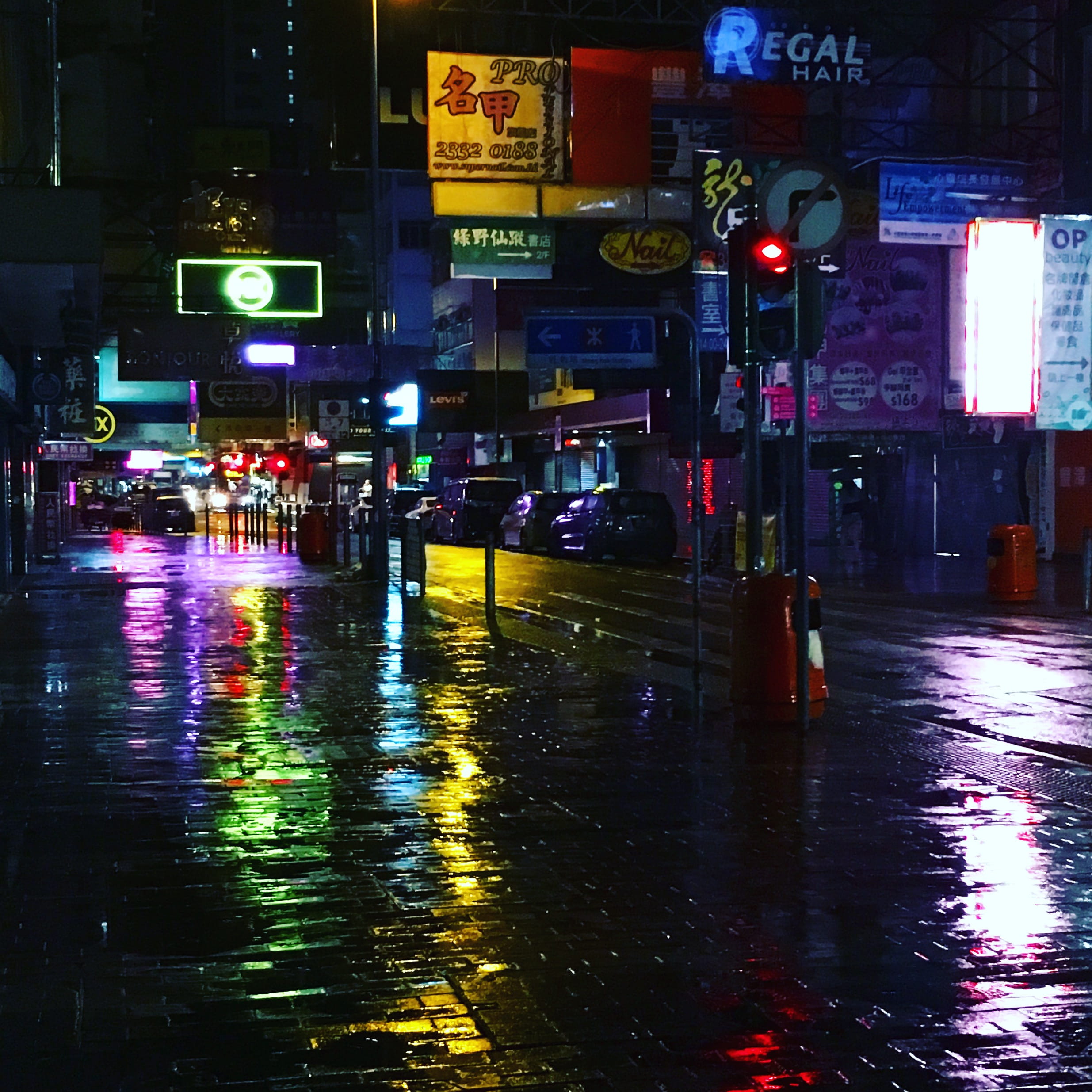motor vehicle, reflection, communication, built structure, guidance, wet, rainy season, mongkok, rain, light, neon, transportation, nightlife, night, no people, Phone HD Wallpaper